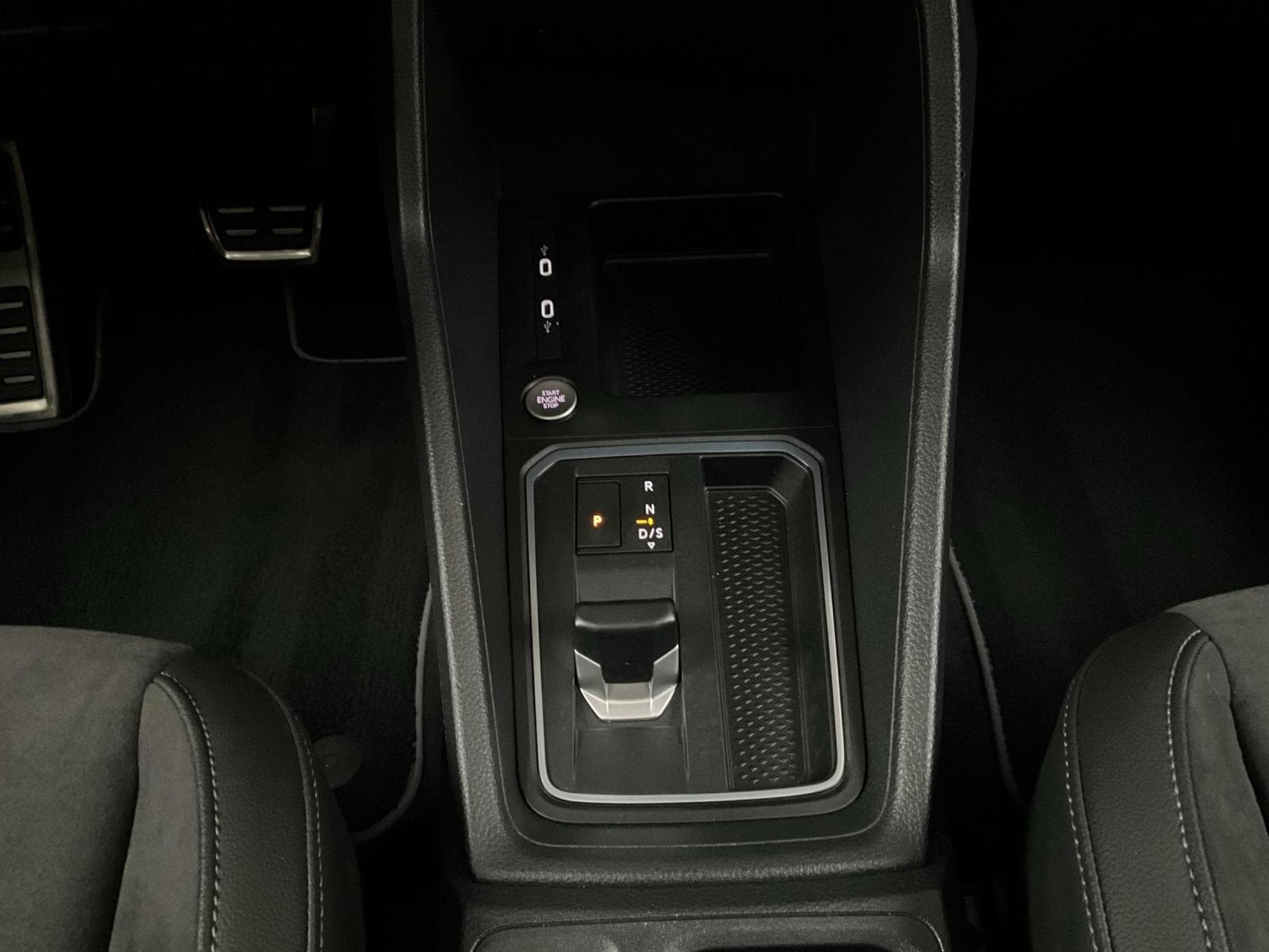 VW Caddy Style+DSG+LED+NAVI+Pano+DAB+Rear-View (2023) - Photo 12