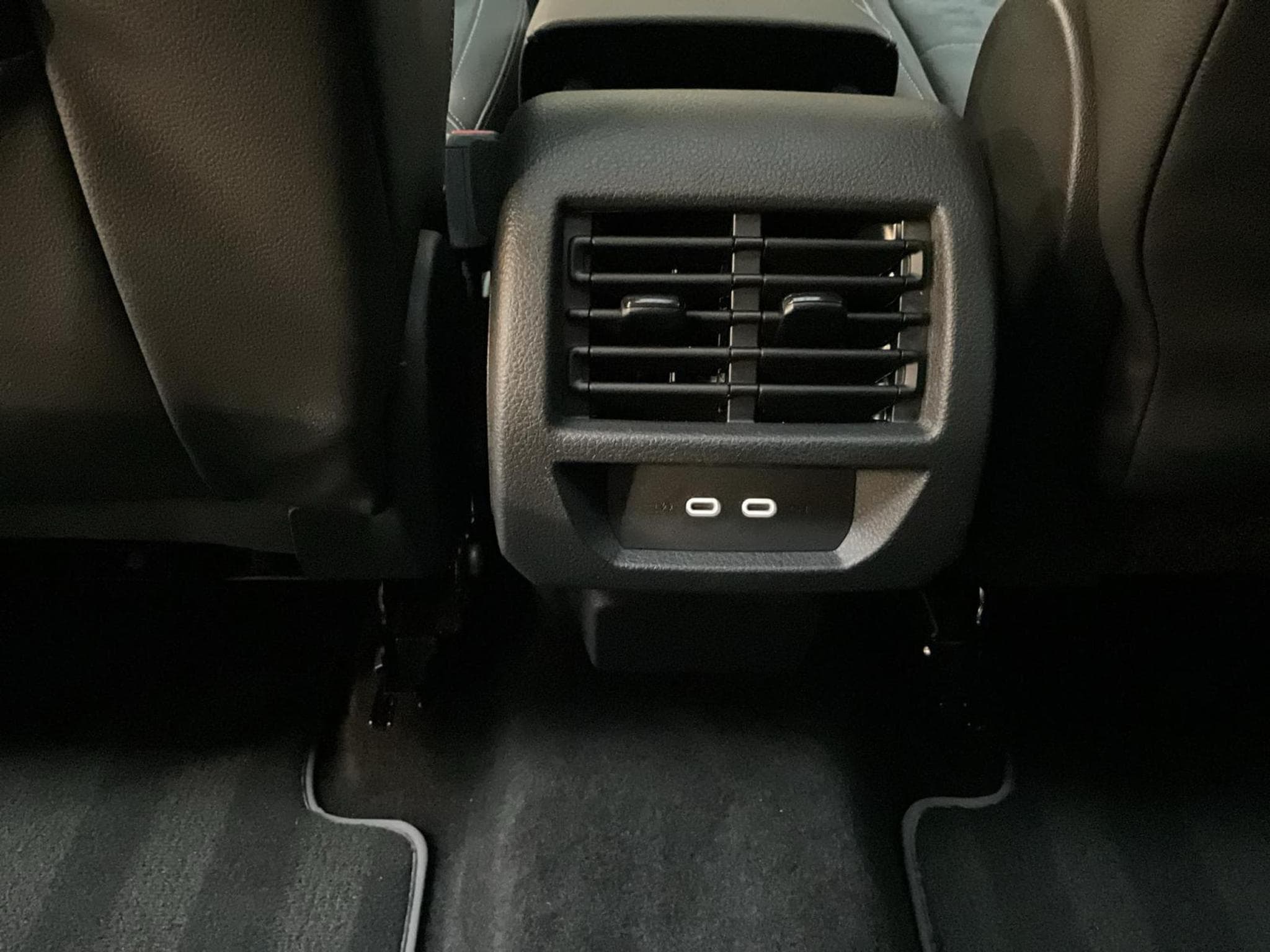 VW Caddy Style+DSG+LED+NAVI+Pano+DAB+Rear-View (2023) - Photo 20