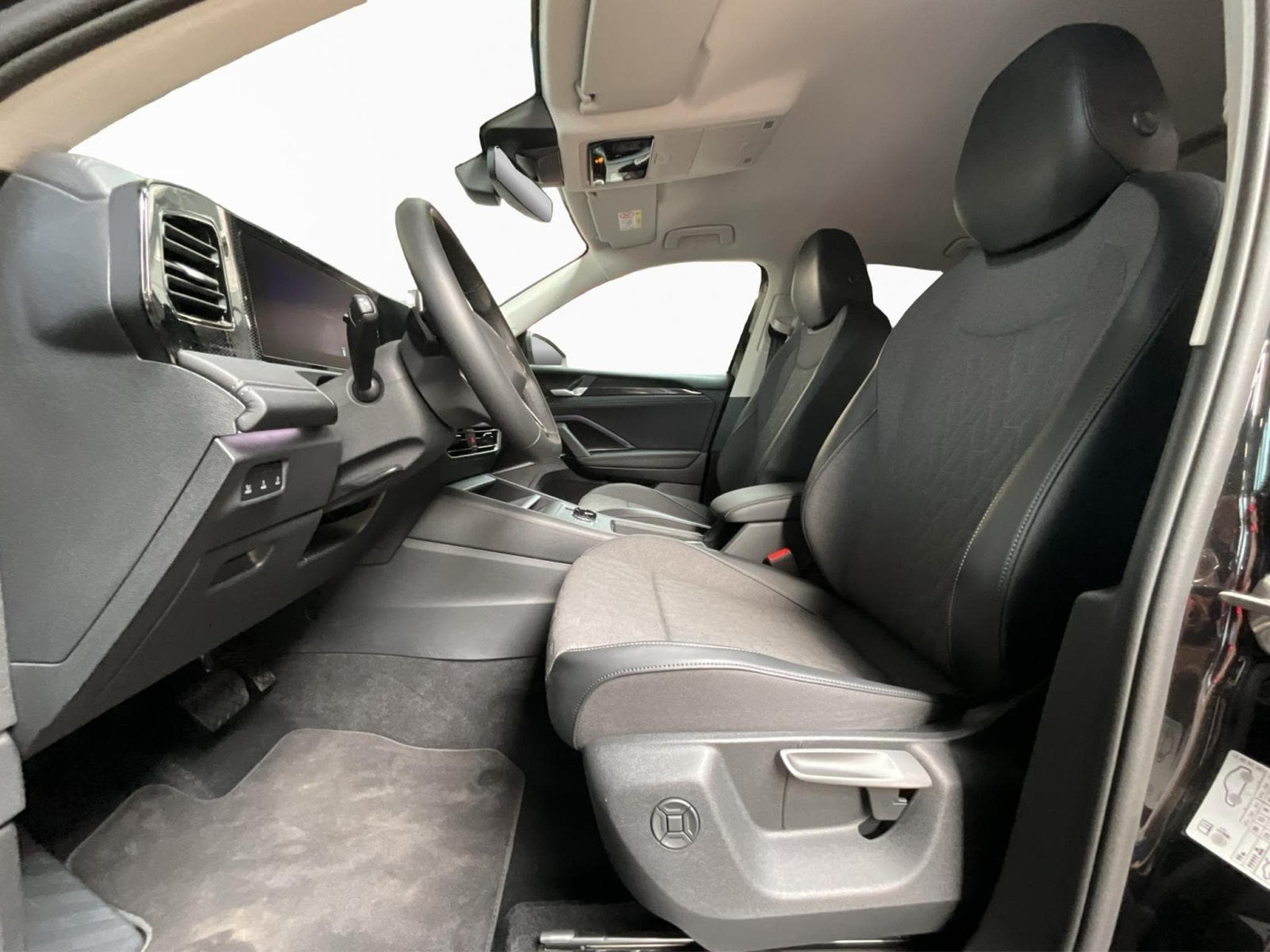 VW Tiguan Life+DSG+P.Design+P.Confort+LM17+Led+P.Select (2026) - Photo 9