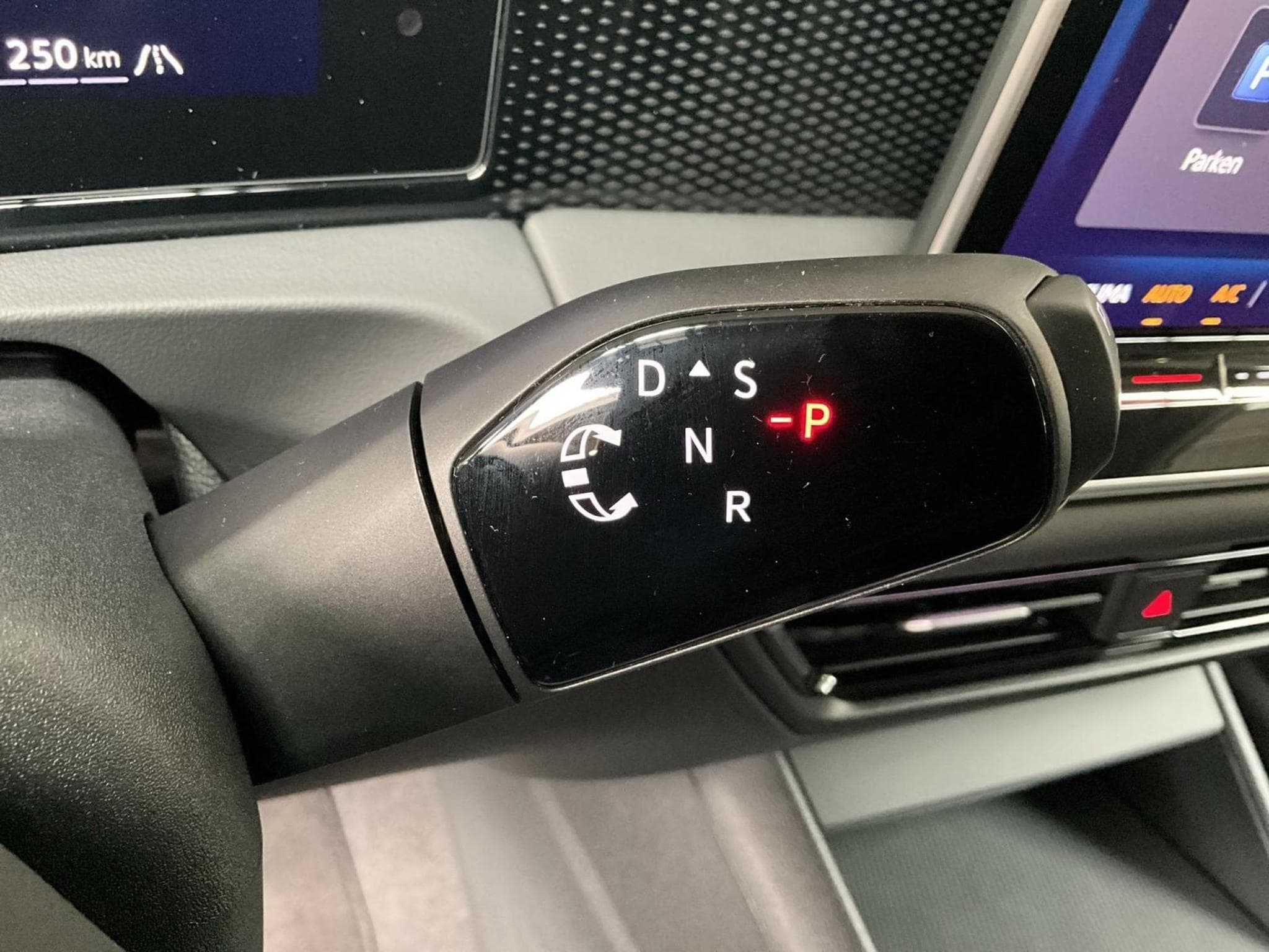 VW Tiguan Life+DSG+P.Design+P.Confort+LM17+Led+P.Select (2026) - Photo 12