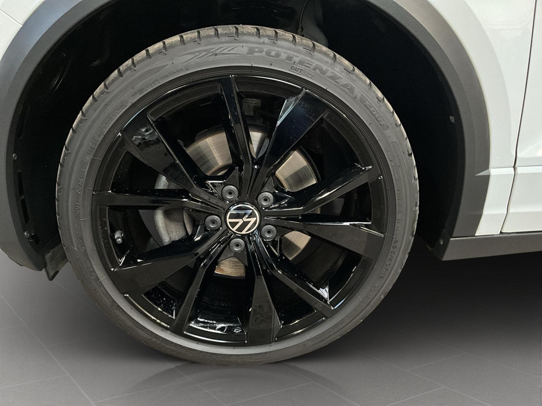 VW T-Roc R-Line+DSG+LM19+IQ-Light+Black-Style+Stand-H.+Keyless (2022) - Photo 8