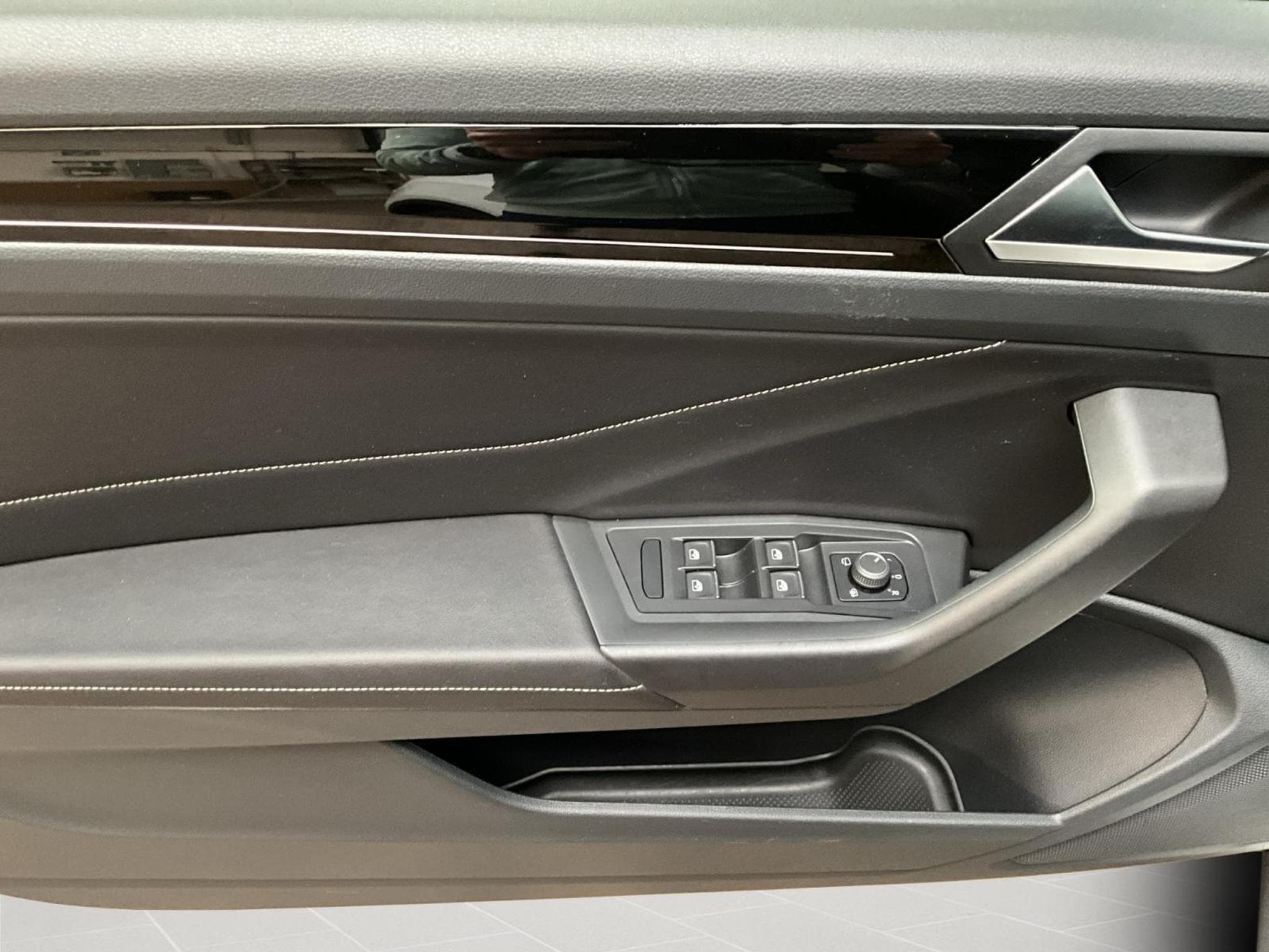 VW T-Roc R-Line+DSG+LM19+IQ-Light+Black-Style+Stand-H.+Keyless (2022) - Photo 14