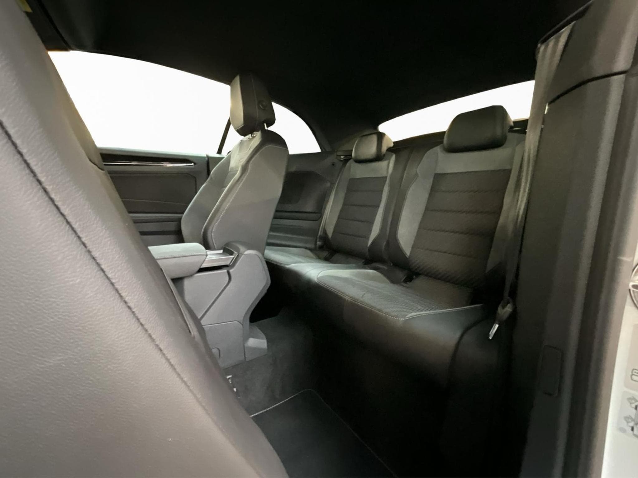 VW T-Roc R-Line+DSG+LM19+IQ-Light+Black-Style+Stand-H.+Keyless (2022) - Photo 15