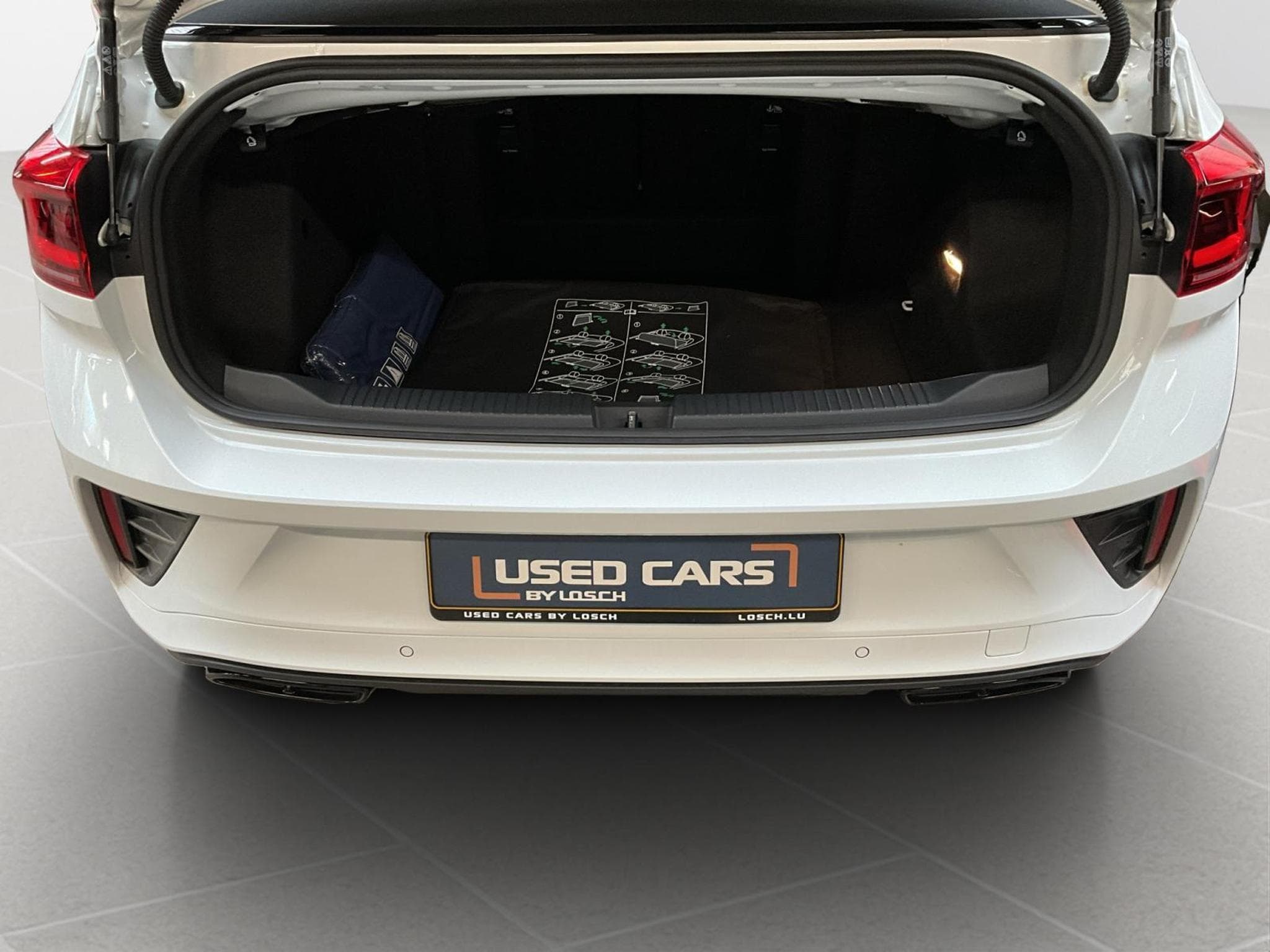 VW T-Roc R-Line+DSG+LM19+IQ-Light+Black-Style+Stand-H.+Keyless (2022) - Photo 16