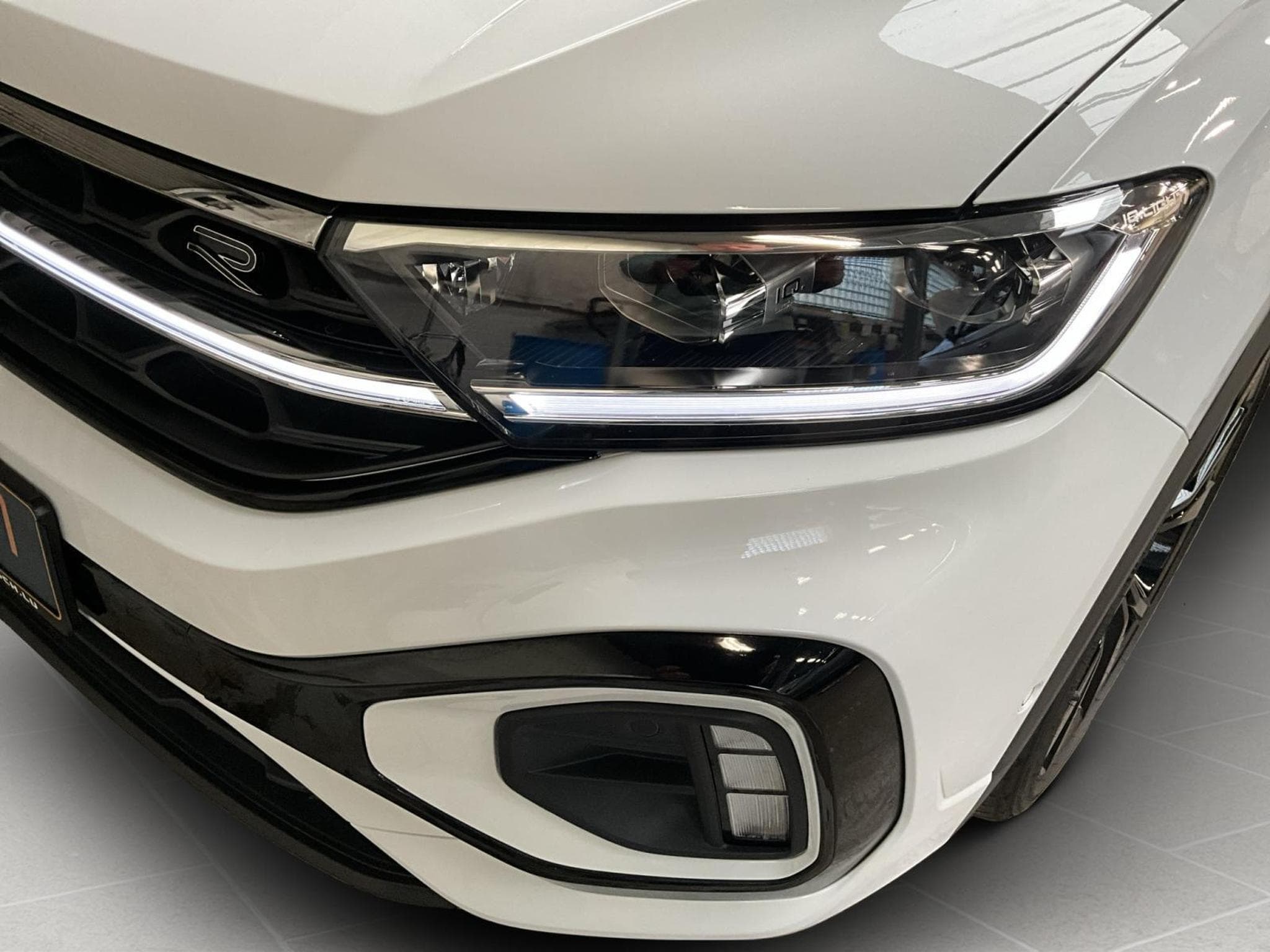 VW T-Roc R-Line+DSG+LM19+IQ-Light+Black-Style+Stand-H.+Keyless (2022) - Photo 17