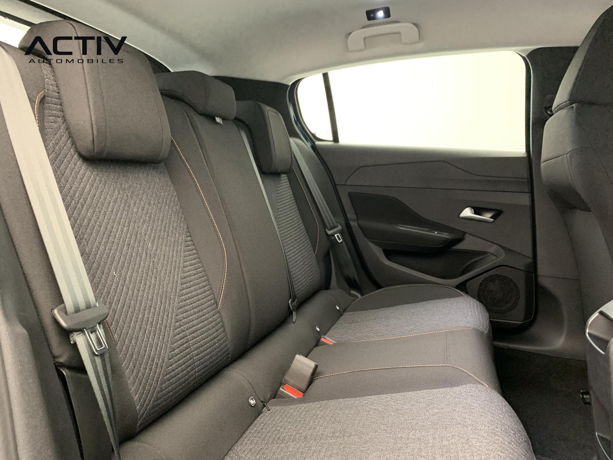 Peugeot 308 BLUEHDI 130CH EAT8 STYLE (2026) - Photo 10