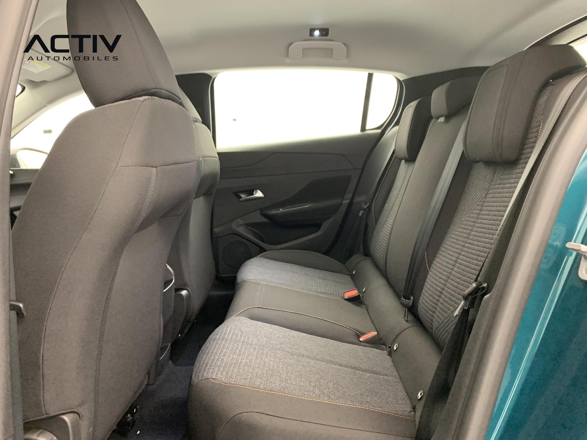Peugeot 308 BLUEHDI 130CH EAT8 STYLE (2026) - Photo 18