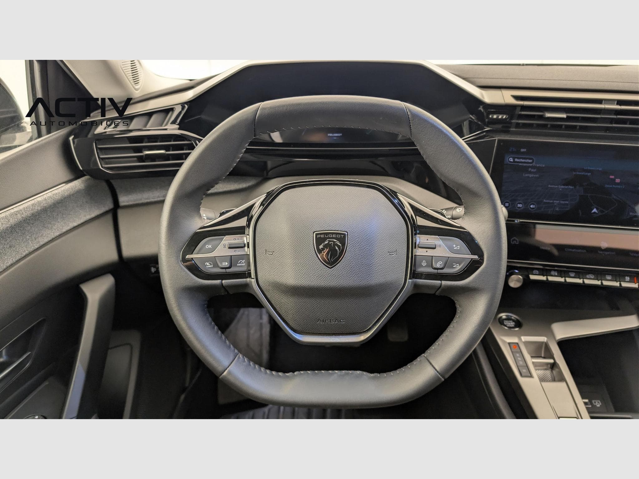 Peugeot 408 Hybrid 145 e-DCS6 Allure (2025) - Photo 14