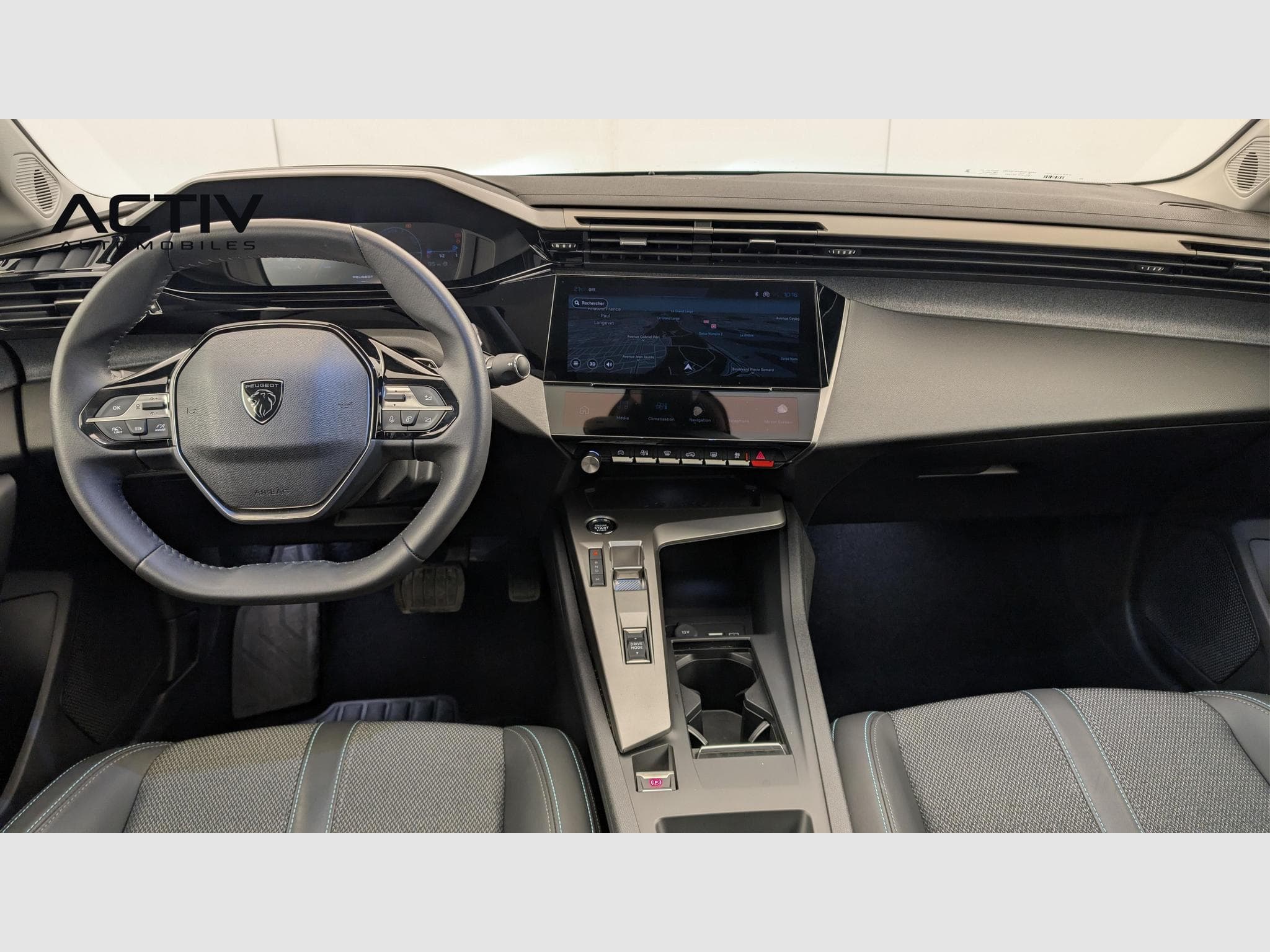 Peugeot 408 Hybrid 145 e-DCS6 Allure (2025) - Photo 13