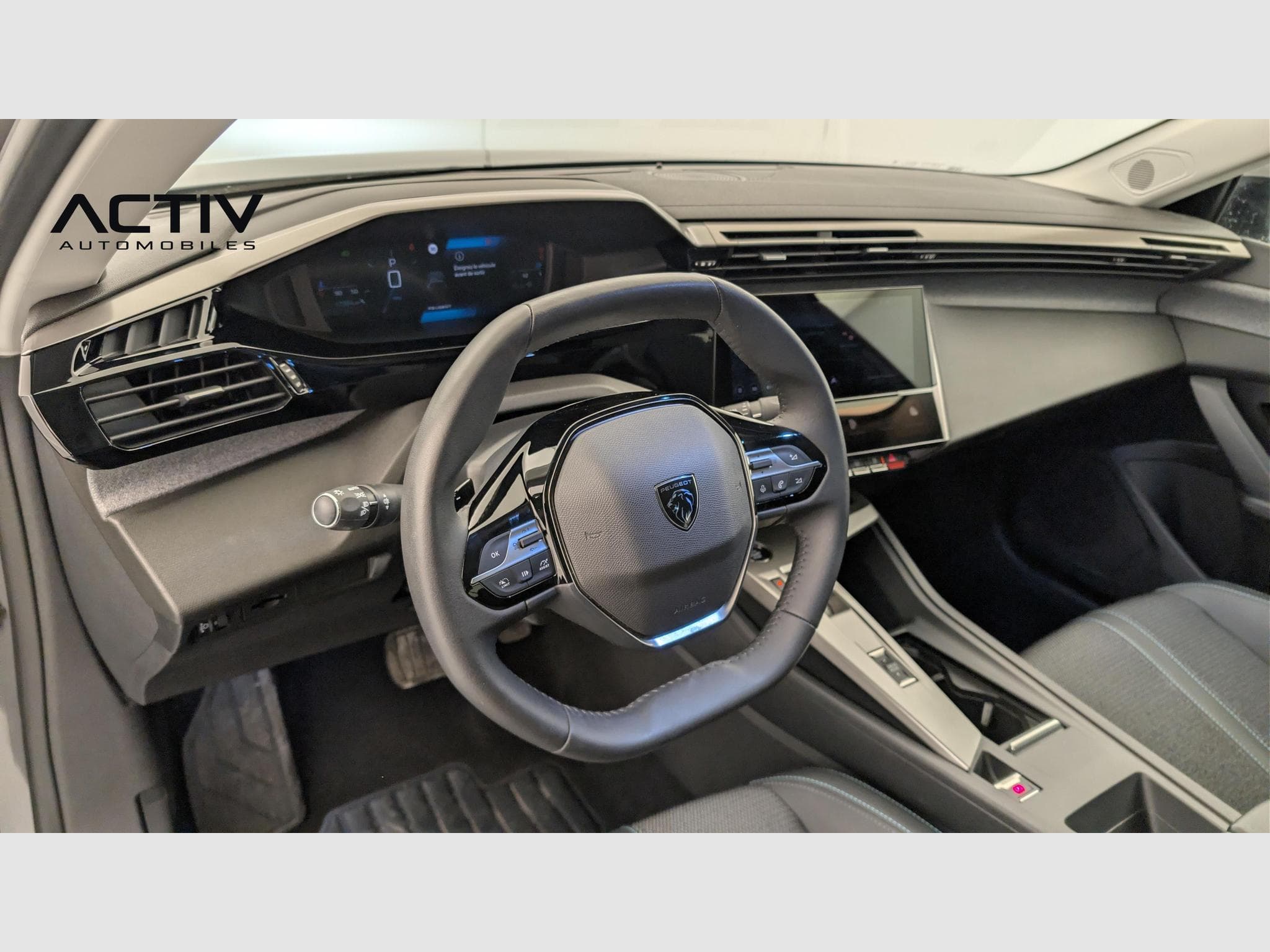 Peugeot 408 Hybrid 145 e-DCS6 Allure (2025) - Photo 15