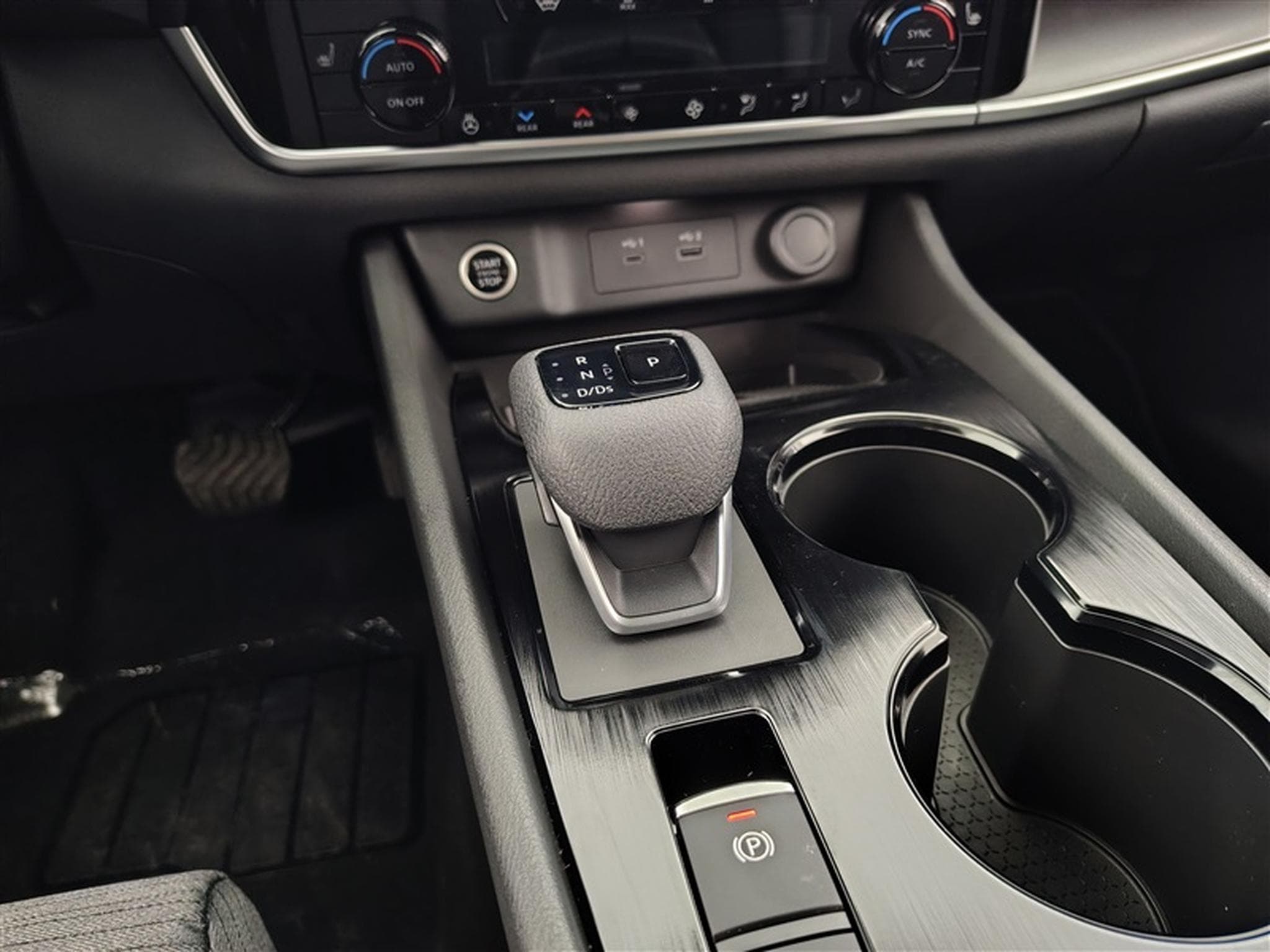 Nissan X-Trail 1.5 DIG-T 2WD X-Tronic Acenta 7pl. CARPLAY / FULL LED / CAM (2026) - Photo 12