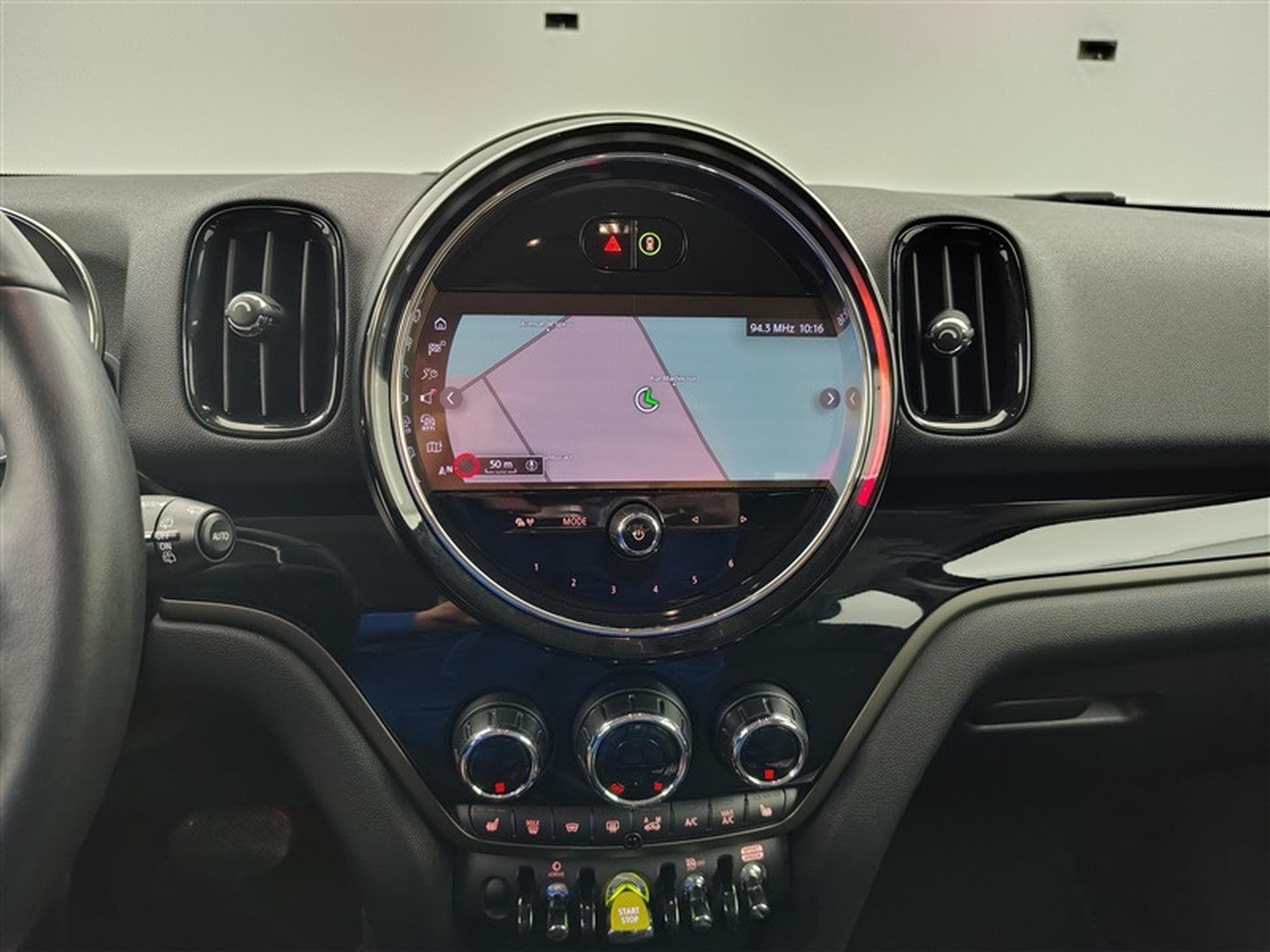 MINI Countryman 1.5A PHEV Cooper SE ALL4/NAVI/FULL LED/JA17/PDC (2023) - Photo 11