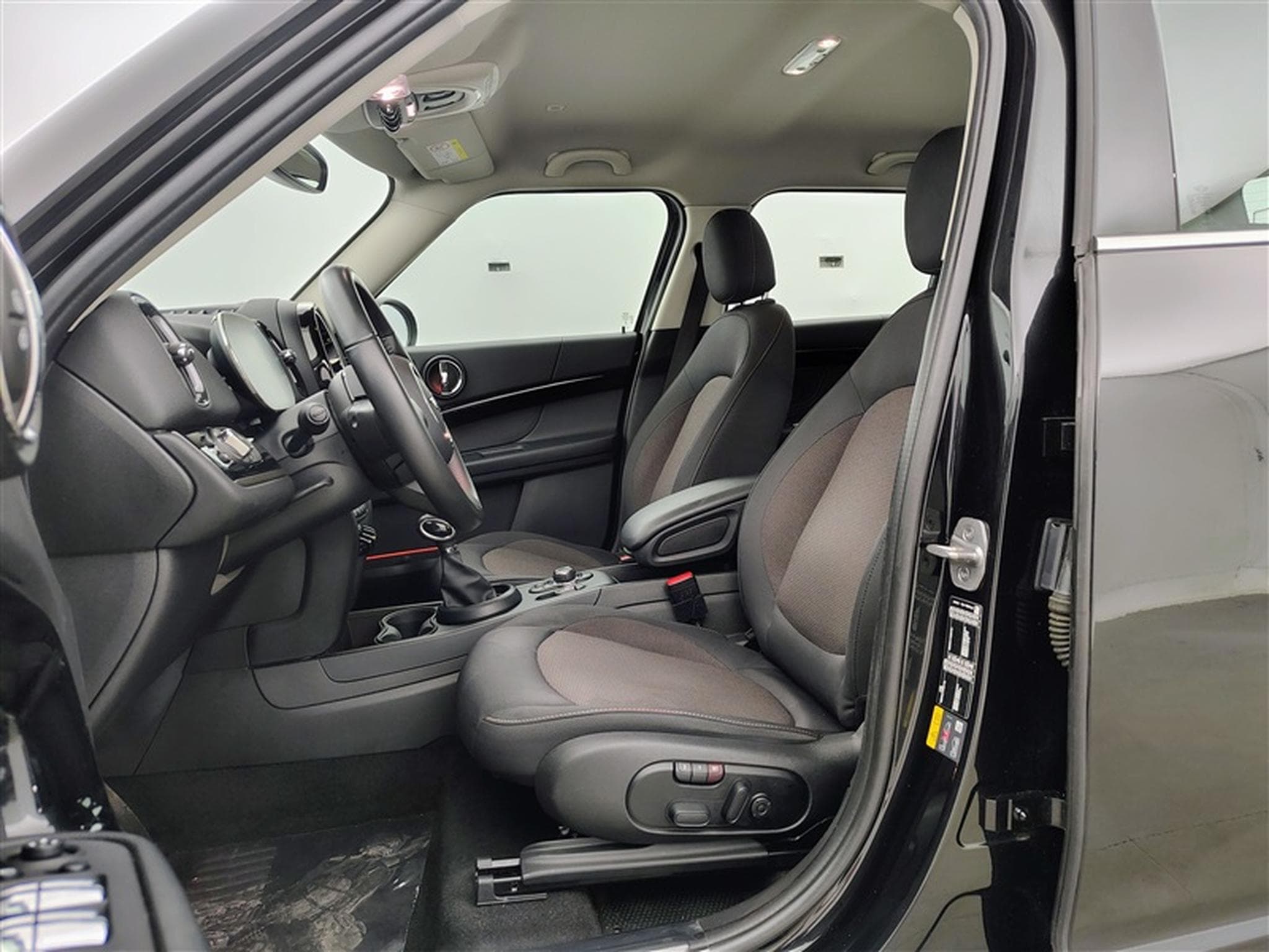 MINI Countryman 1.5A PHEV Cooper SE ALL4/NAVI/FULL LED/JA17/PDC (2023) - Photo 7