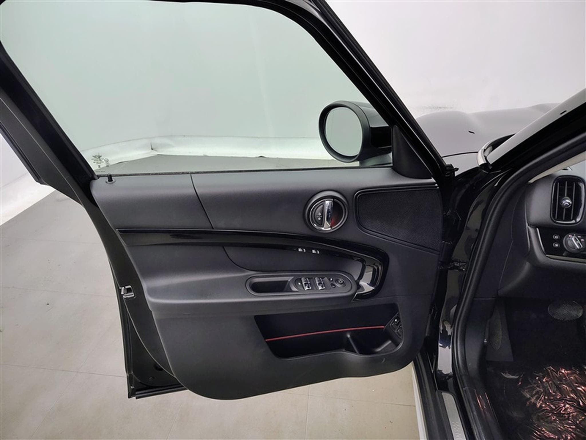 MINI Countryman 1.5A PHEV Cooper SE ALL4/NAVI/FULL LED/JA17/PDC (2023) - Photo 17
