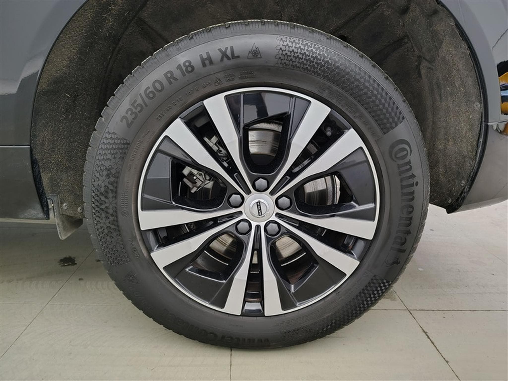 Volvo XC60 2.0 T6 PHEV AWD Inscription CUIR/NAVI/TO PANO/JA18 (2021) - Photo 6