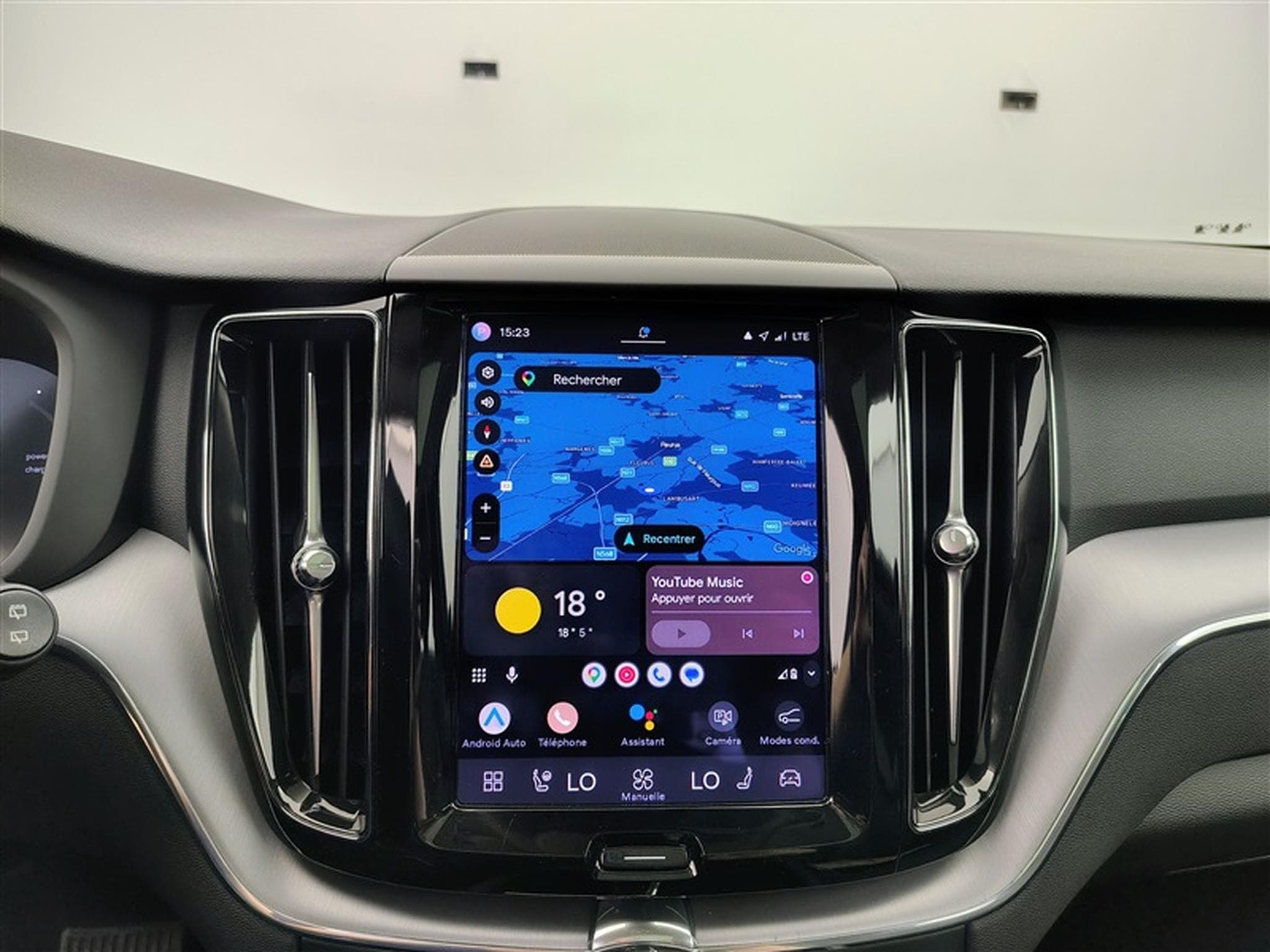 Volvo XC60 2.0 T6 PHEV AWD Inscription CUIR/NAVI/TO PANO/JA18 (2021) - Photo 11