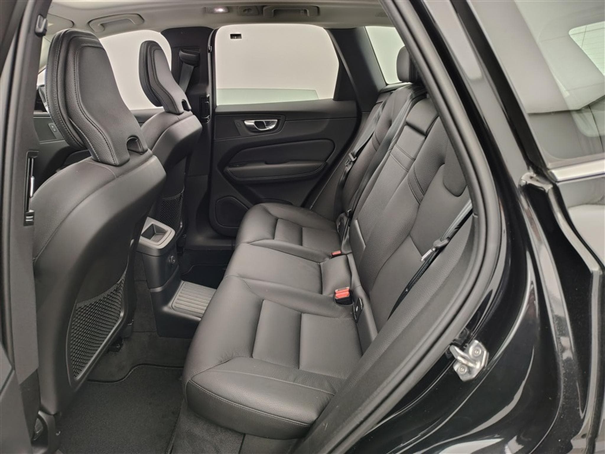 Volvo XC60 2.0 T6 PHEV AWD Inscription CUIR/NAVI/TO PANO/JA18 (2021) - Photo 13