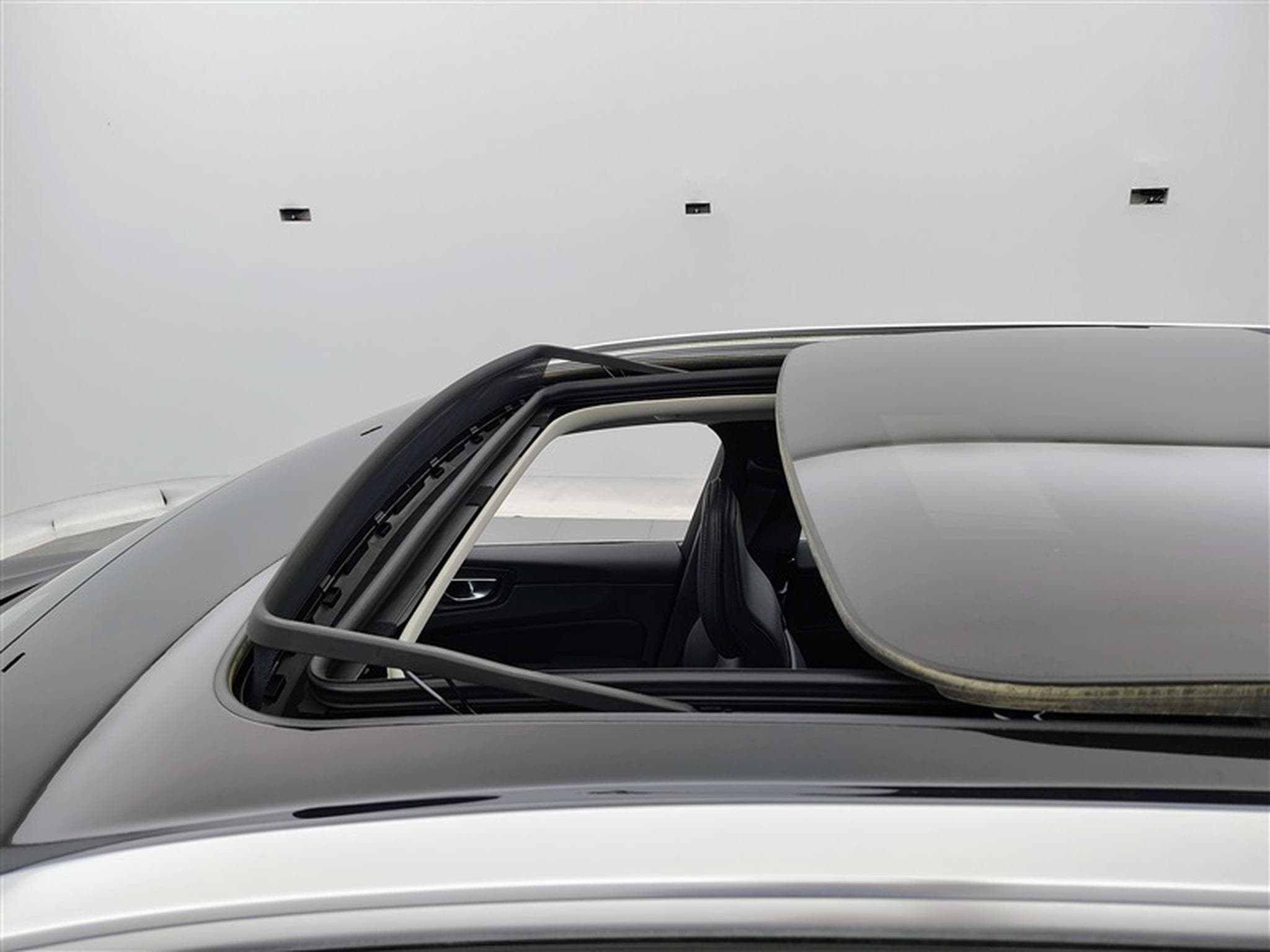 Volvo XC60 2.0 T6 PHEV AWD Inscription CUIR/NAVI/TO PANO/JA18 (2021) - Photo 19