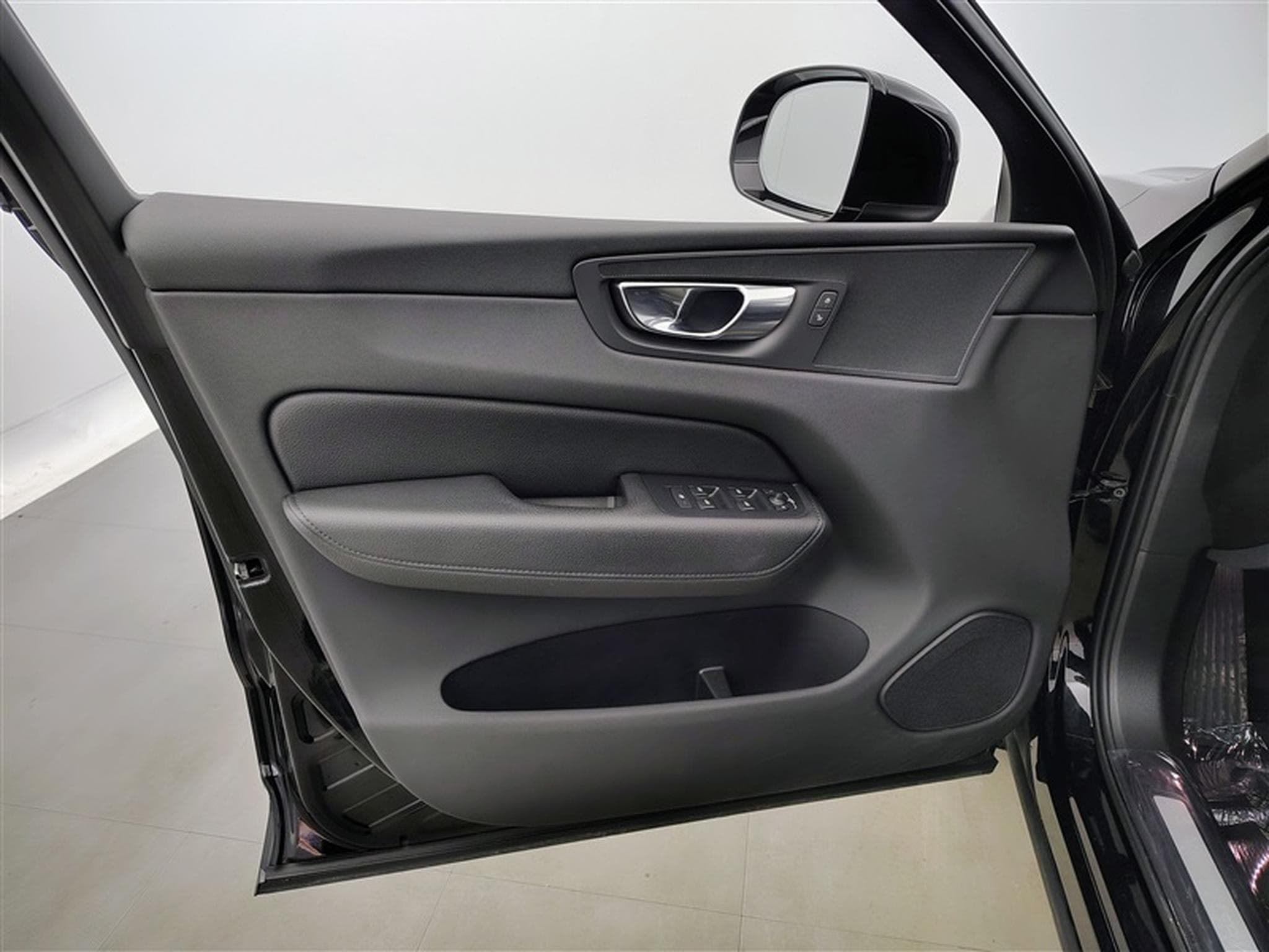 Volvo XC60 2.0 T6 PHEV AWD Inscription CUIR/NAVI/TO PANO/JA18 (2021) - Photo 17