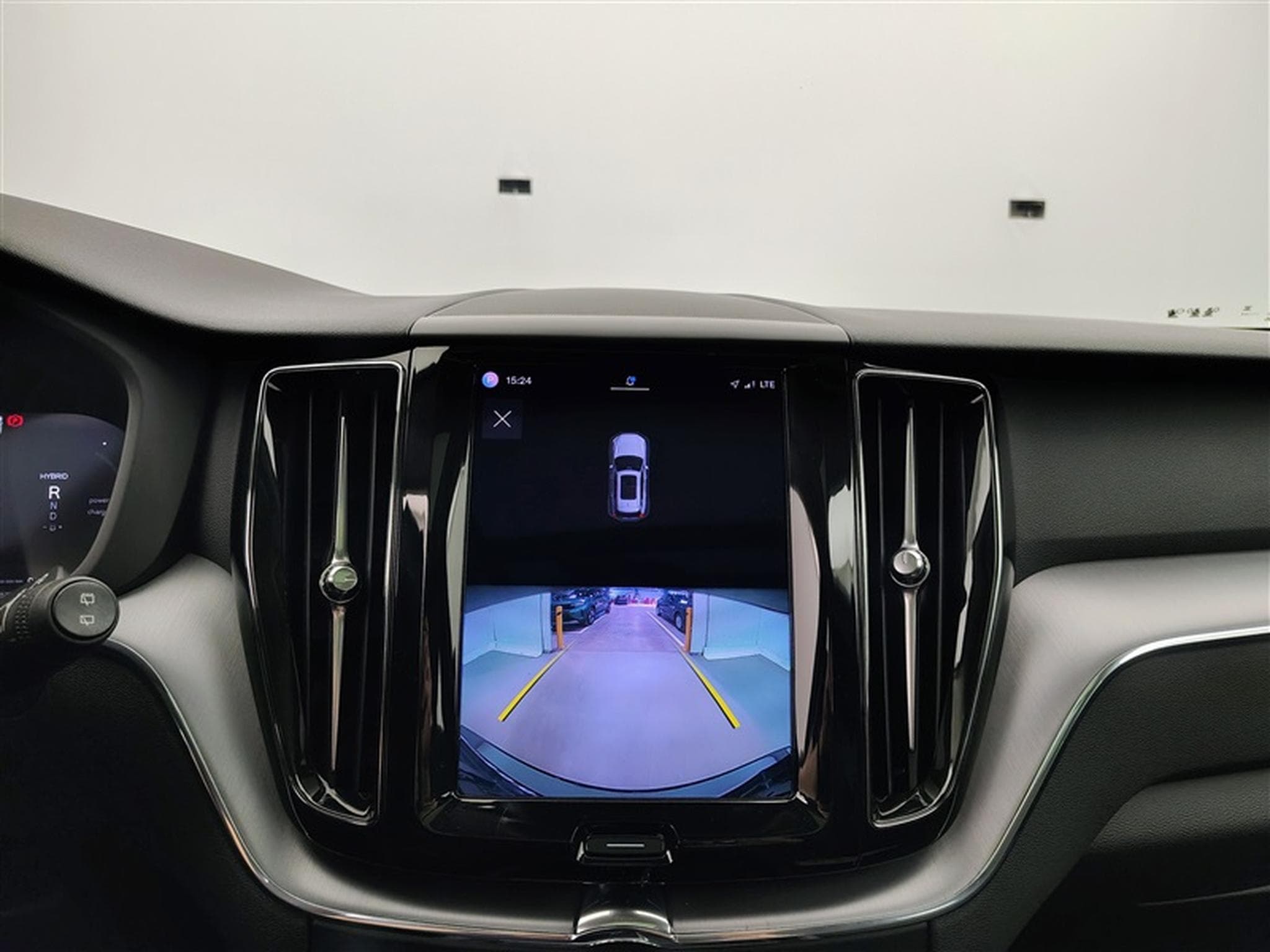 Volvo XC60 2.0 T6 PHEV AWD Inscription CUIR/NAVI/TO PANO/JA18 (2021) - Photo 18