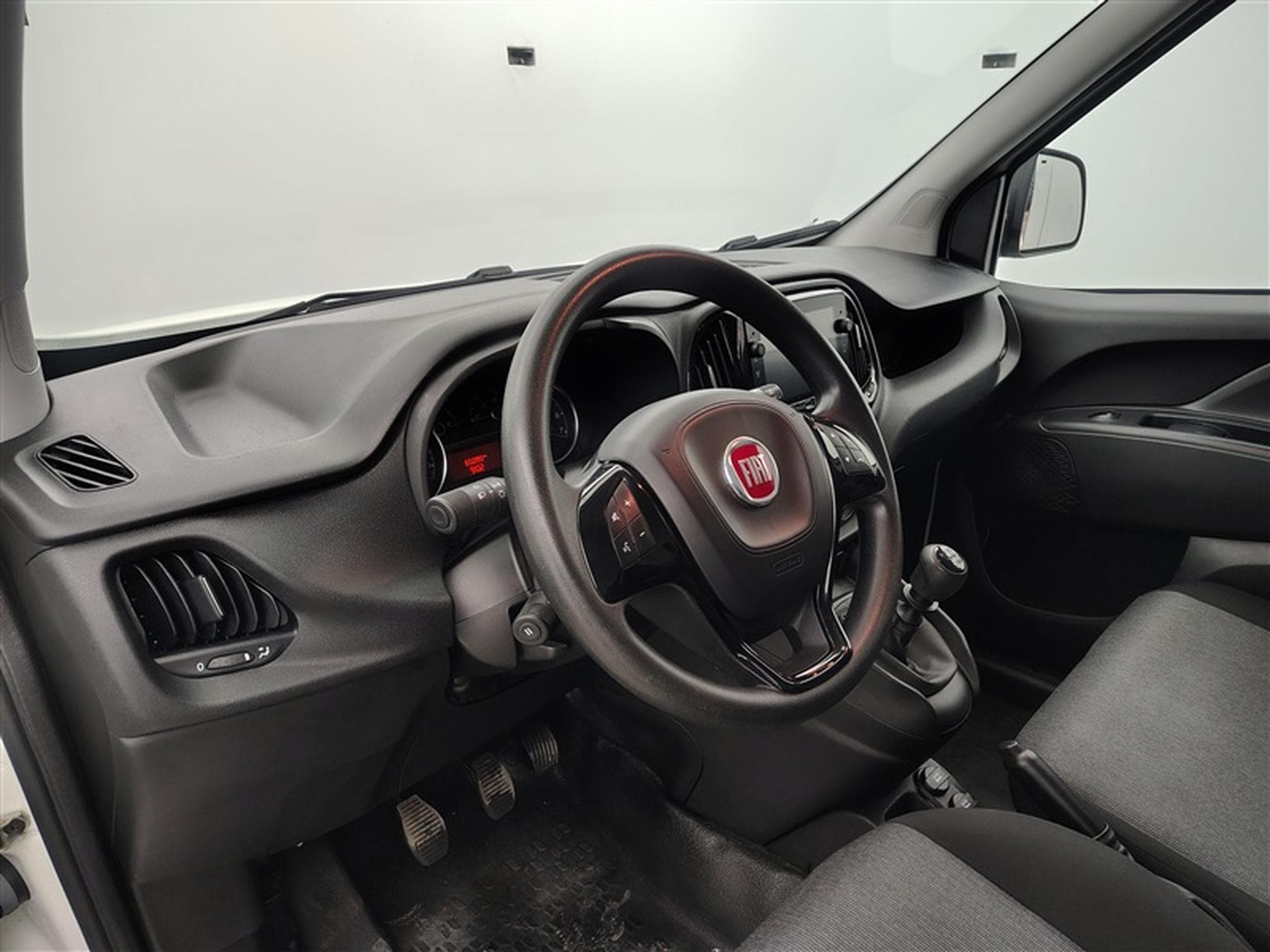 Fiat Doblo 1.6 MJET Cargo CLIM / CARPLAY (2023) - Foto 8