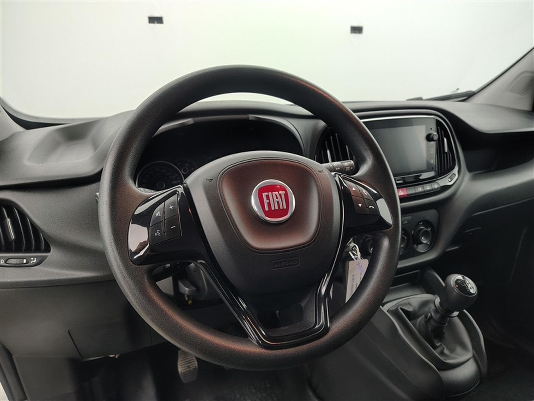 Fiat Doblo 1.6 MJET Cargo CLIM / CARPLAY (2023) - Foto 9