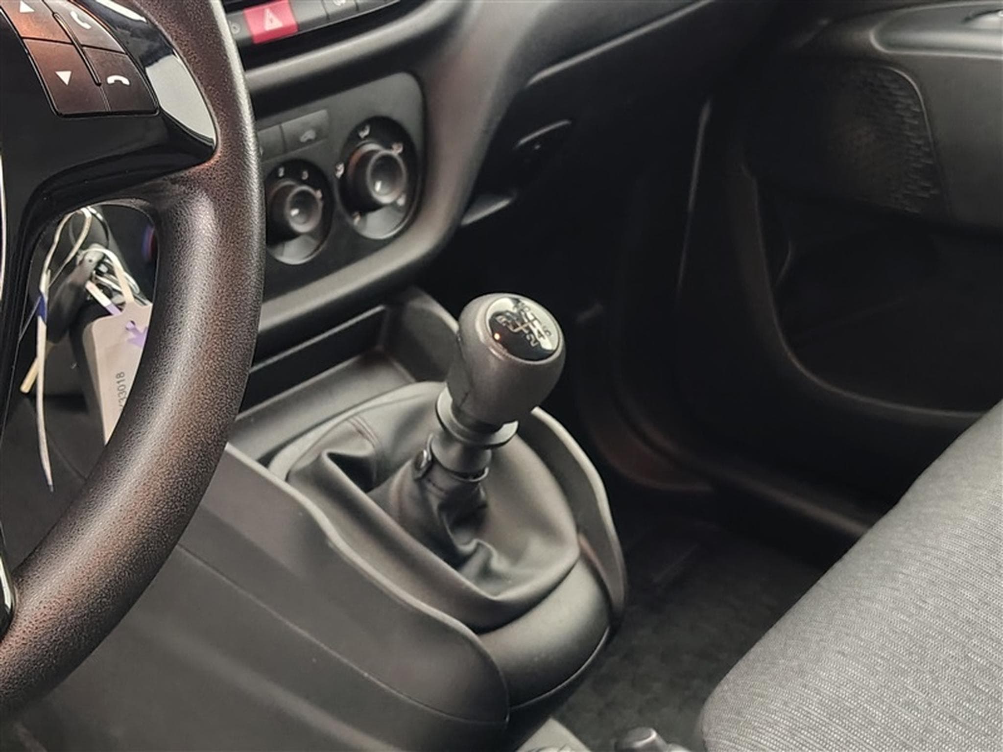 Fiat Doblo 1.6 MJET Cargo CLIM / CARPLAY (2023) - Foto 12