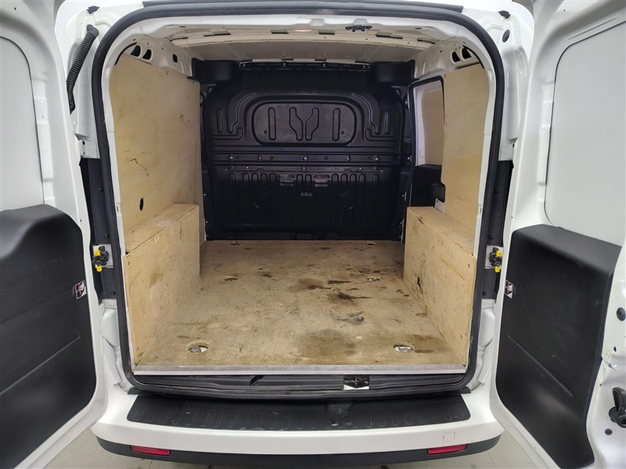 Fiat Doblo 1.6 MJET Cargo CLIM / CARPLAY (2023) - Foto 14
