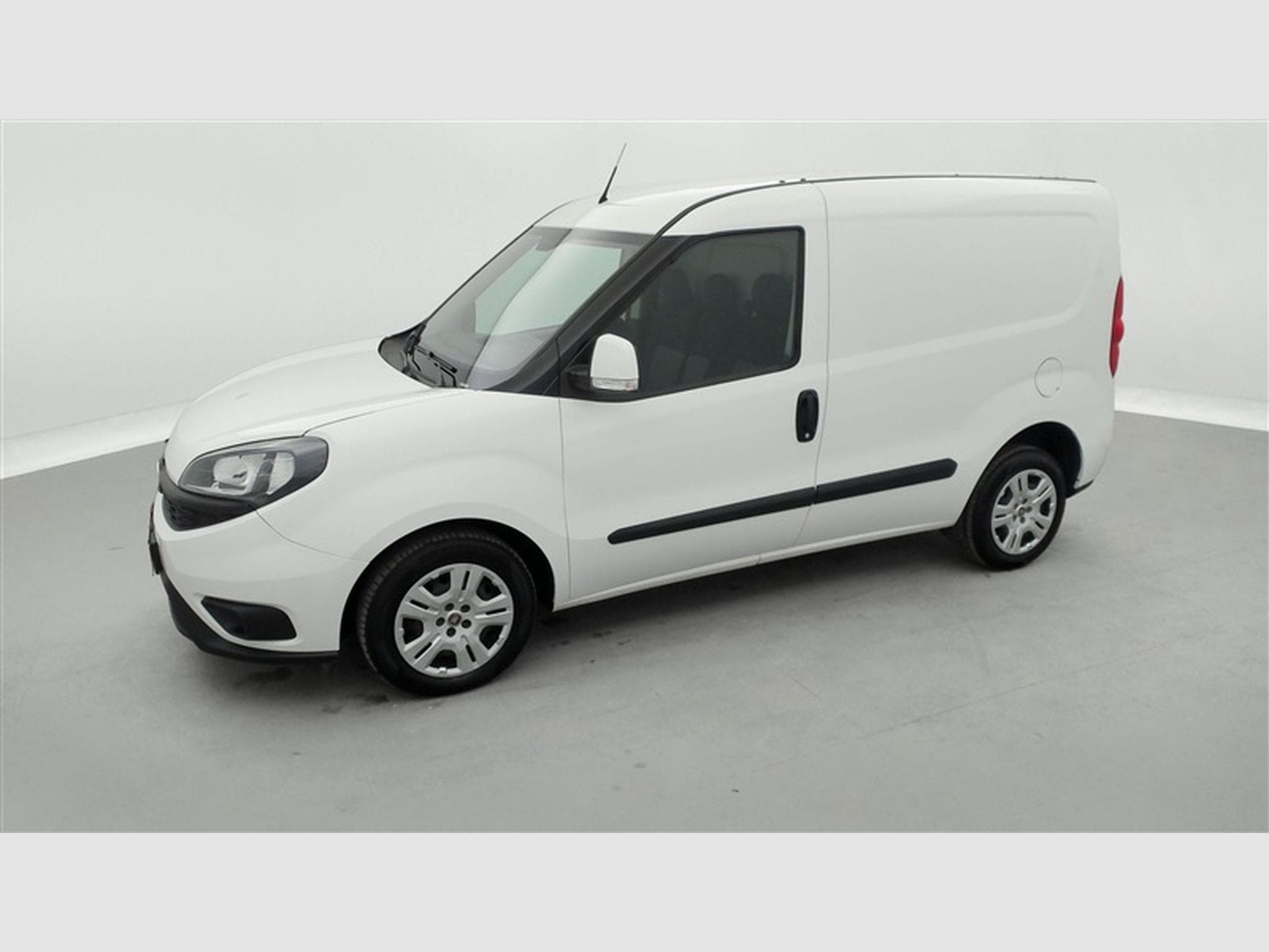 Fiat Doblo 1.6 MJET Cargo CLIM / CARPLAY (2023) - Foto 19