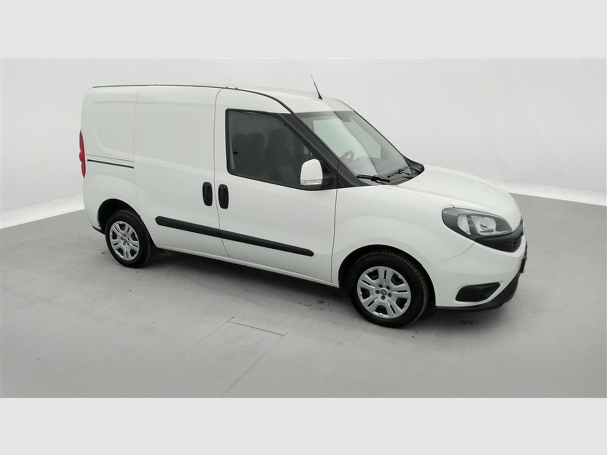 Fiat Doblo 1.6 MJET Cargo CLIM / CARPLAY (2023) - Foto 21