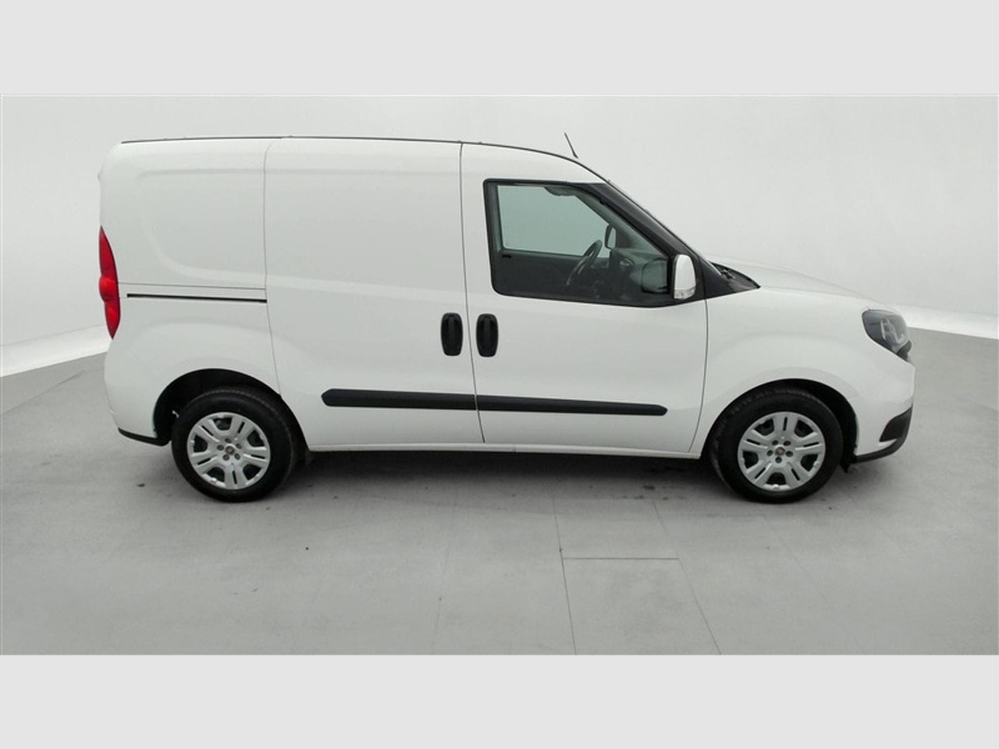 Fiat Doblo 1.6 MJET Cargo CLIM / CARPLAY (2023) - Foto 22