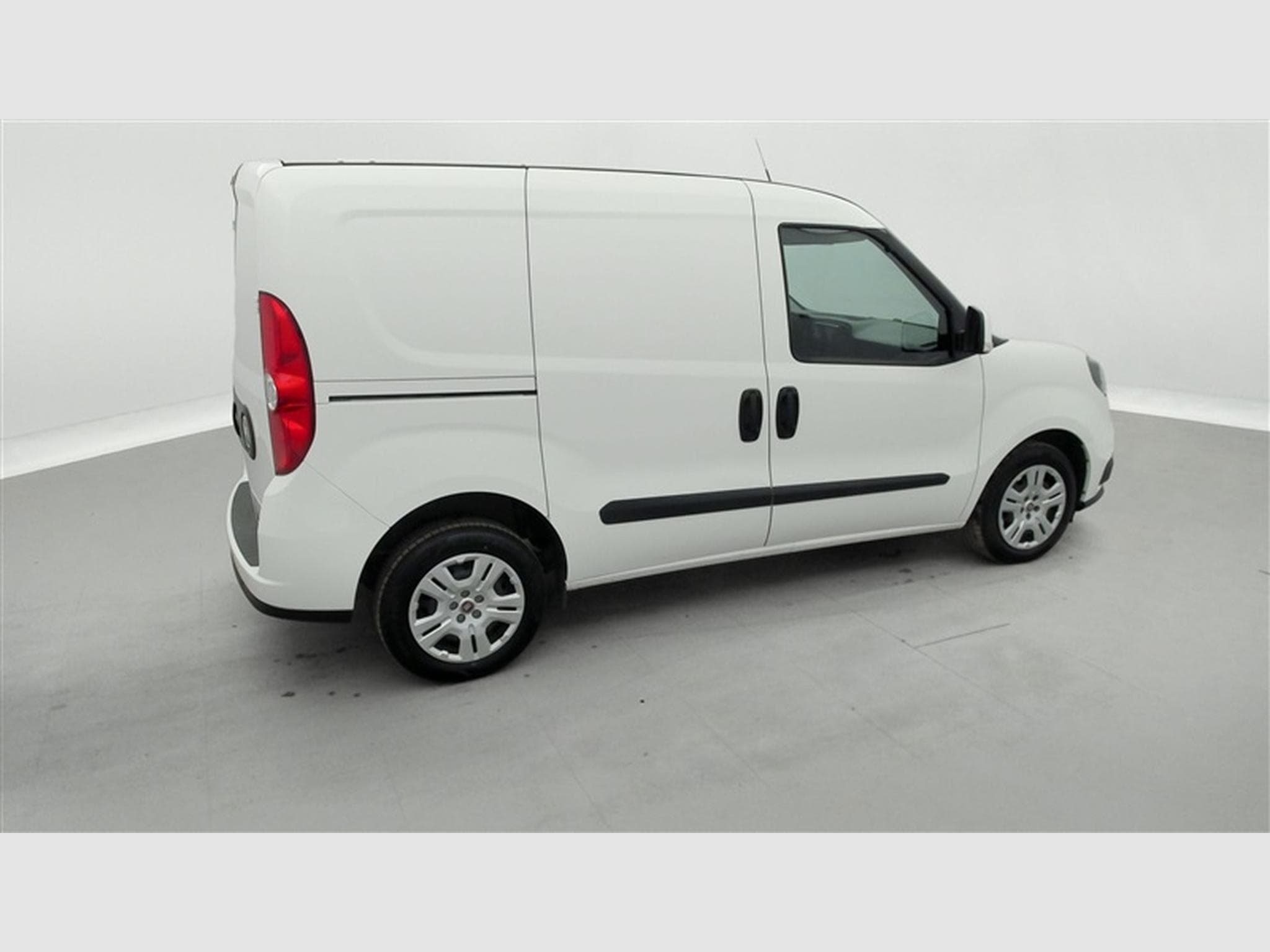 Fiat Doblo 1.6 MJET Cargo CLIM / CARPLAY (2023) - Foto 23