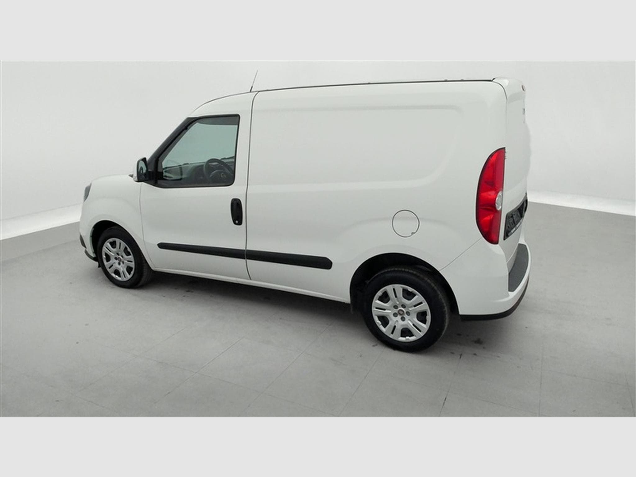Fiat Doblo 1.6 MJET Cargo CLIM / CARPLAY (2023) - Foto 25