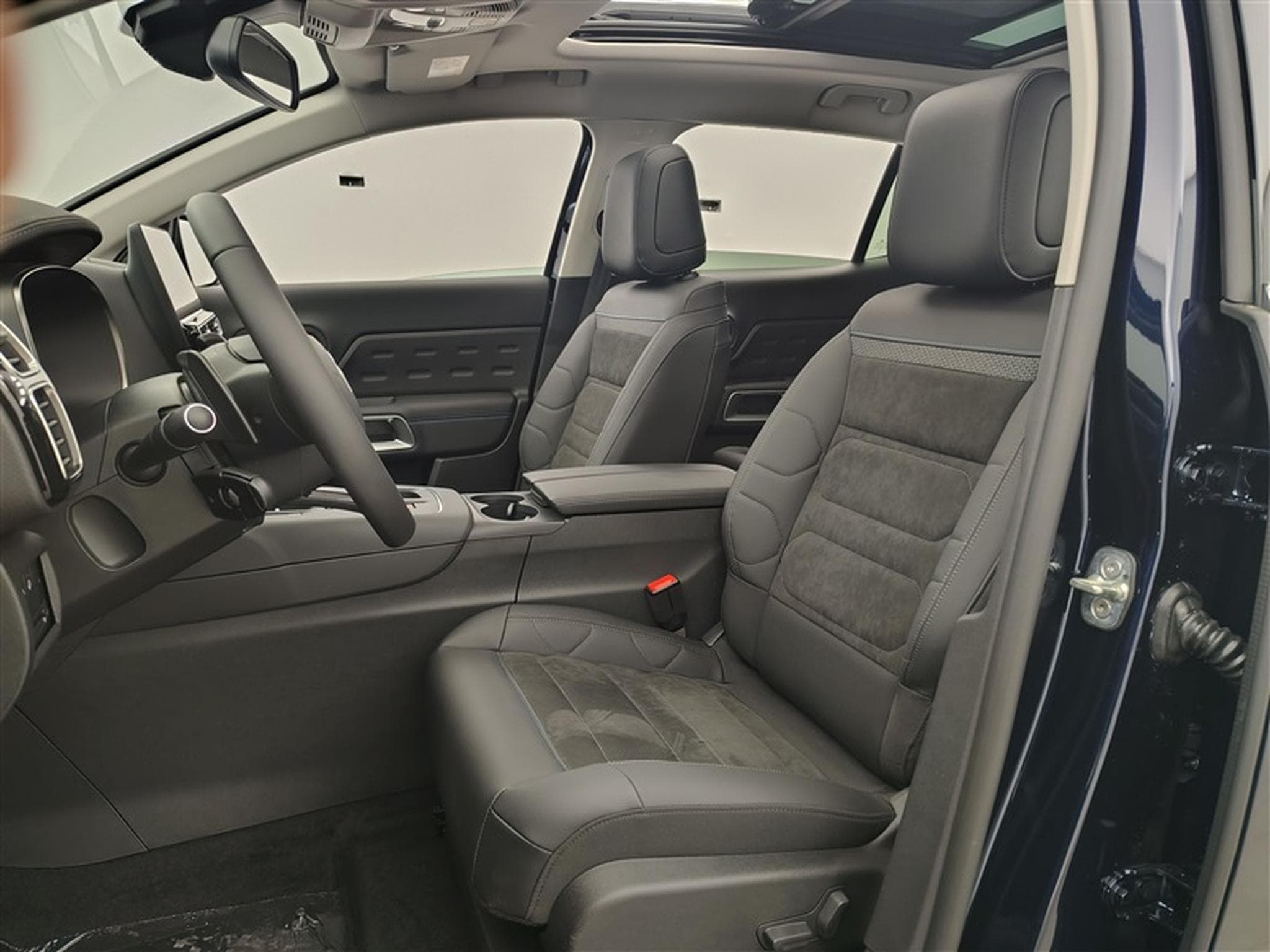 Citroën C5 Aircross 1.5 BlueHDi 130cv EAT8 MAX NAVI / FULL LED / TOIT PANO (2026) - Photo 7