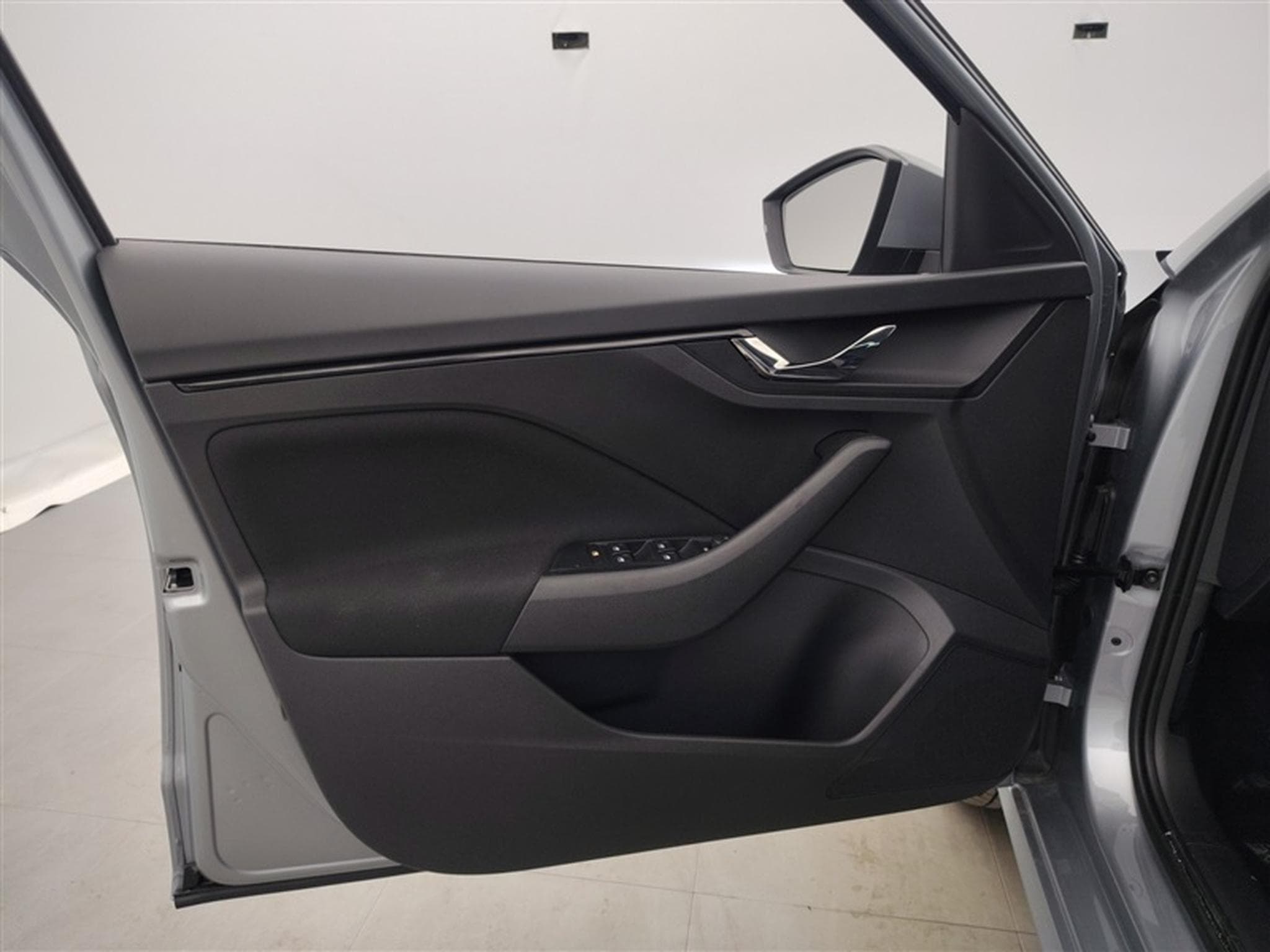 Skoda Kamiq 1.0 TSI 115cv DSG Selection CARPLAY / FULL LED / CAMERA (2026) - Photo 17