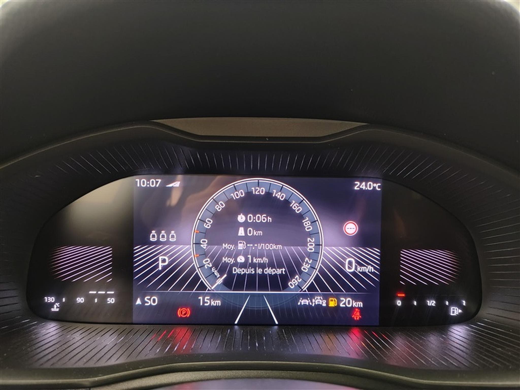 Skoda Kamiq 1.0 TSI 115cv DSG Selection CARPLAY / FULL LED / CAMERA (2026) - Photo 10