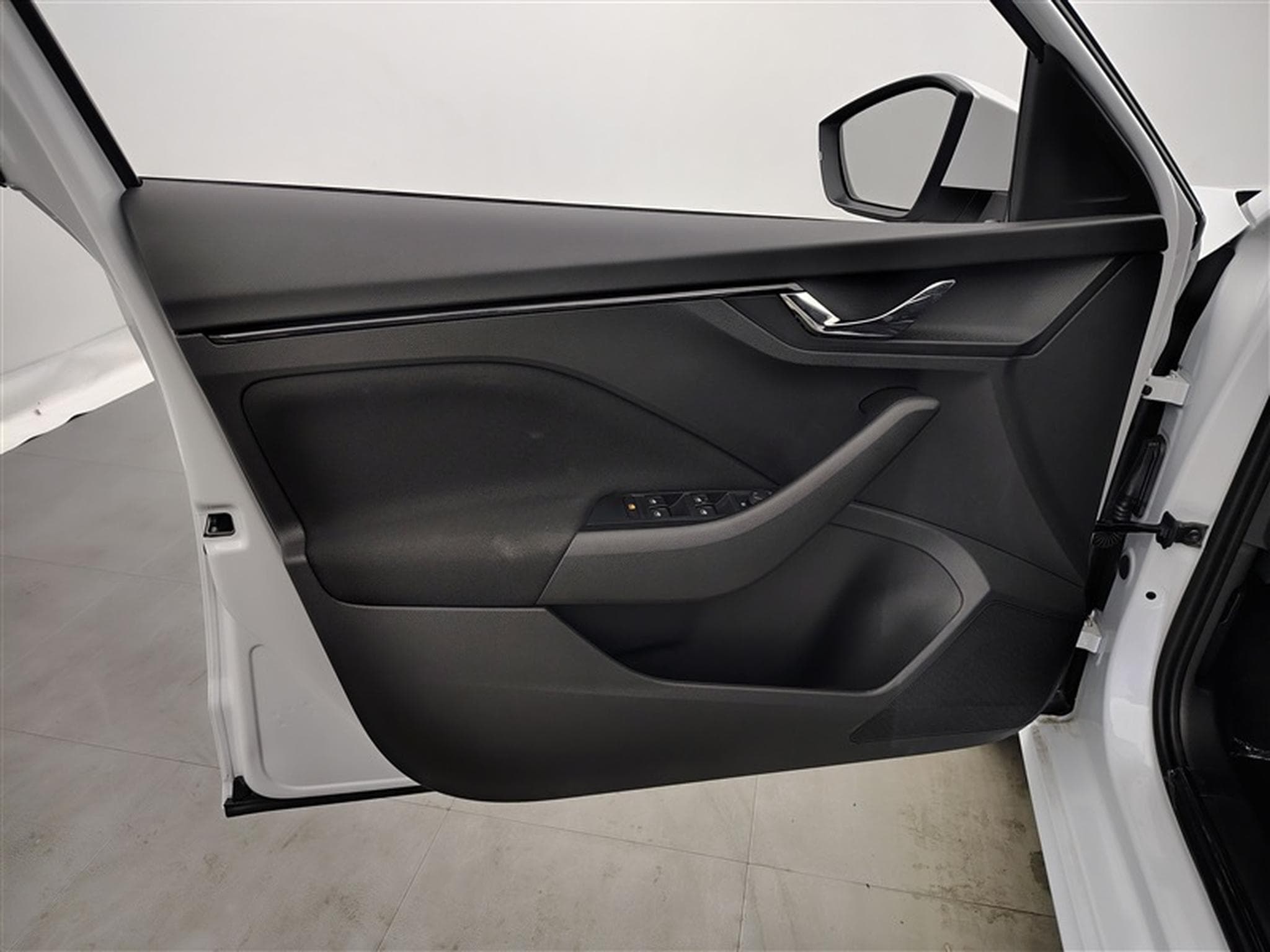 Skoda Kamiq 1.0 TSI 115cv DSG Selection CARPLAY / FULL LED / CAMERA (2026) - Photo 16