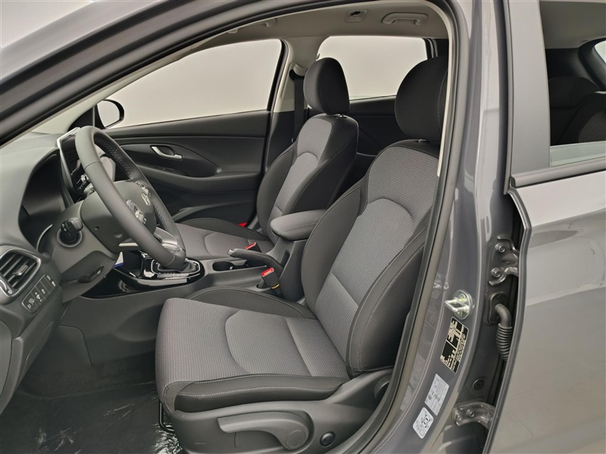 Hyundai i30 Combi 1.0 T-GDi DCT Twist NAVI / FULL LED / CAMERA (2026) - Photo 7