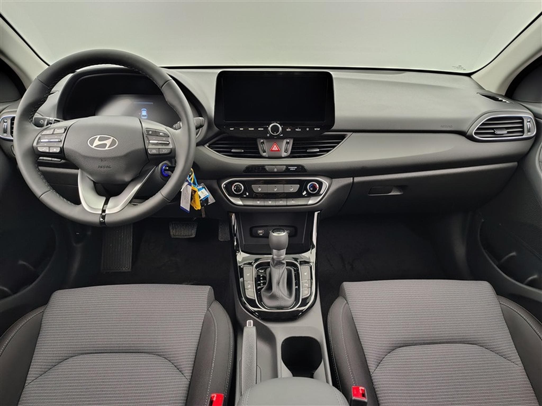 Hyundai i30 Combi 1.0 T-GDi DCT Twist NAVI / FULL LED / CAMERA (2026) - Photo 8