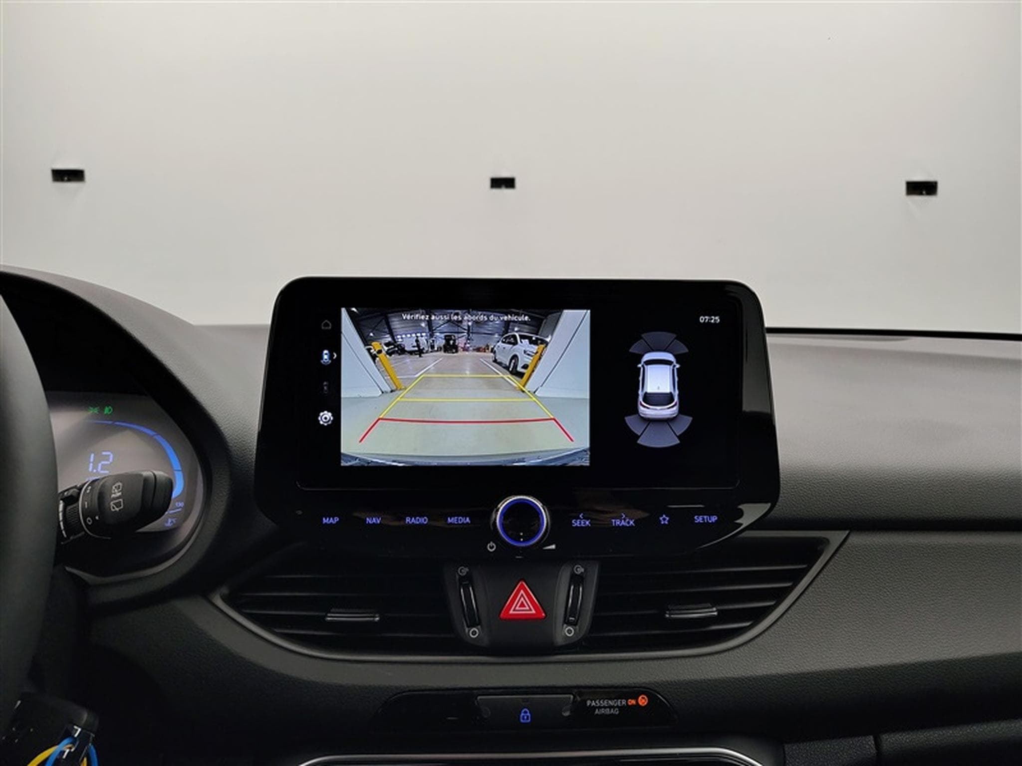 Hyundai i30 Combi 1.0 T-GDi DCT Twist NAVI / FULL LED / CAMERA (2026) - Photo 18