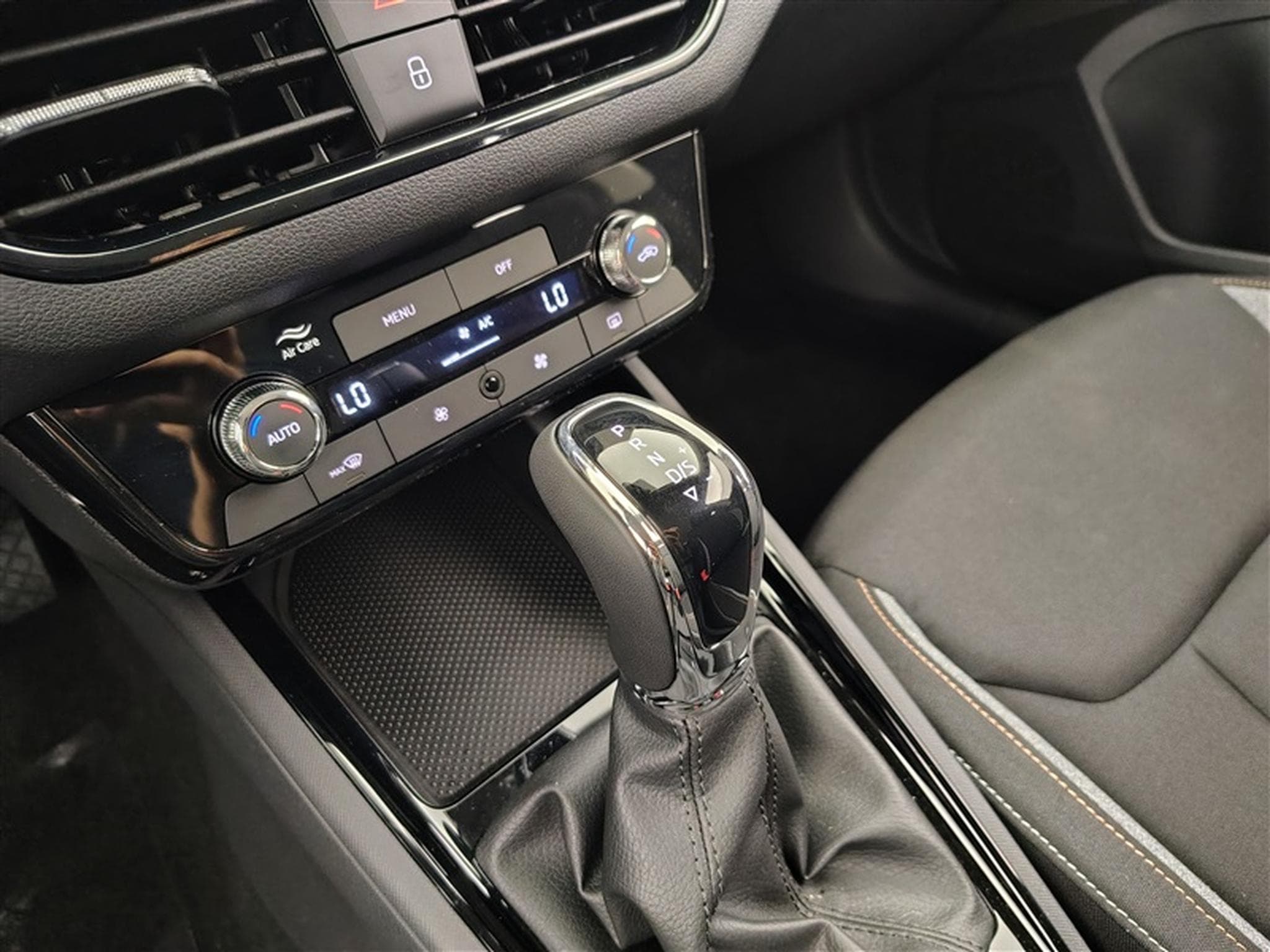 Skoda Kamiq 1.0 TSI 115cv DSG Selection CARPLAY / FULL LED / CAMERA (2026) - Photo 12