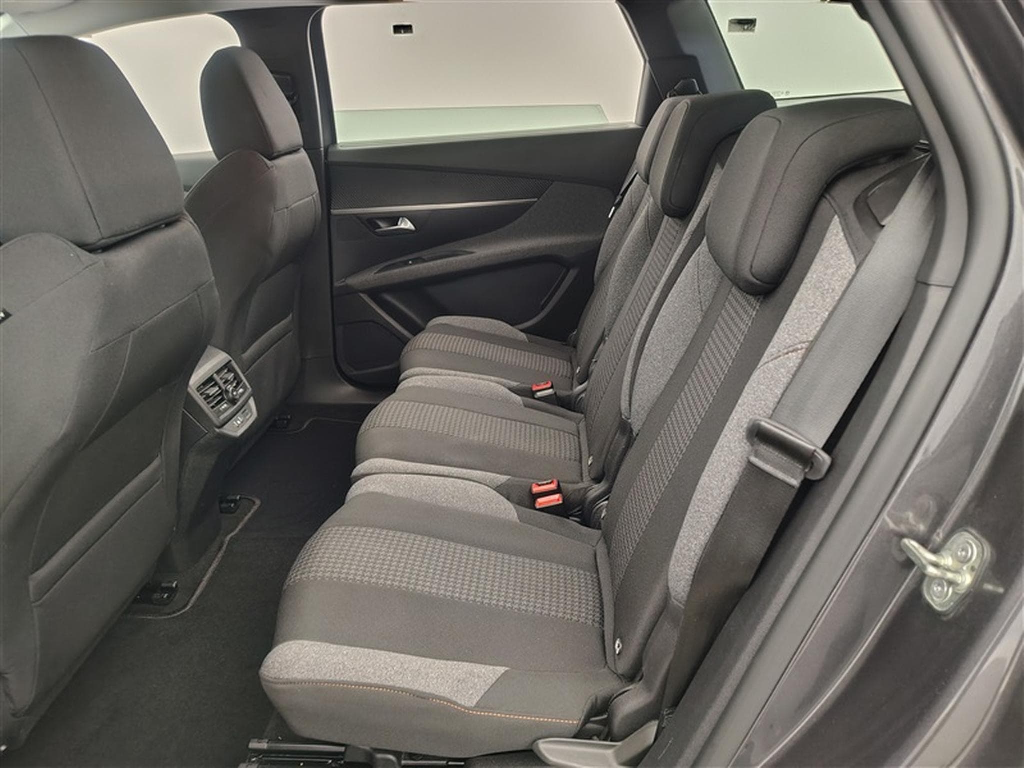 Peugeot 5008 1.2 PureTech 130cv EAT8 Active Pack 7pl. CARPLAY / FULL LED (2022) - Foto 13