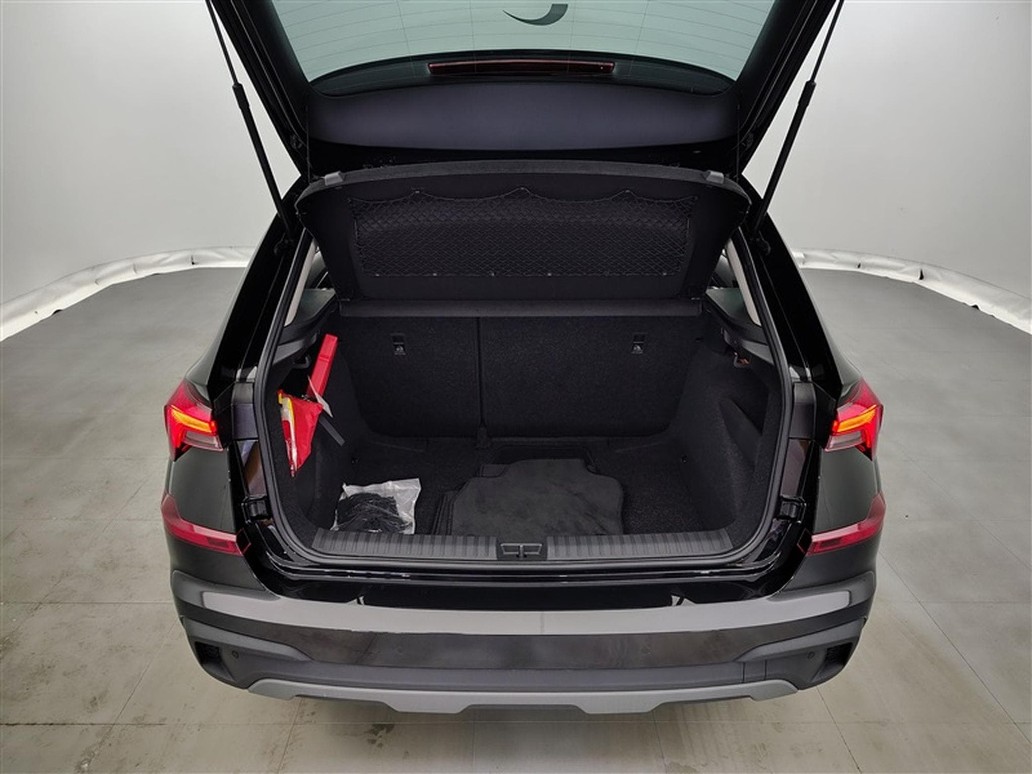 Skoda Kamiq 1.0 TSI 115cv DSG Selection CARPLAY / FULL LED / CAMERA (2026) - Photo 14