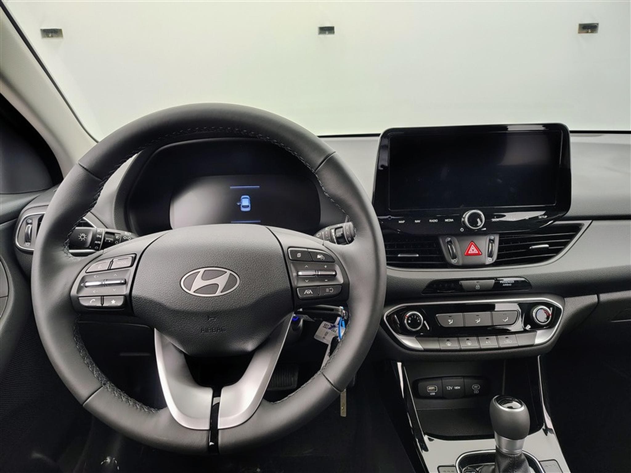 Hyundai i30 Combi 1.0 T-GDi DCT Twist NAVI / FULL LED / CAMERA (2026) - Foto 9
