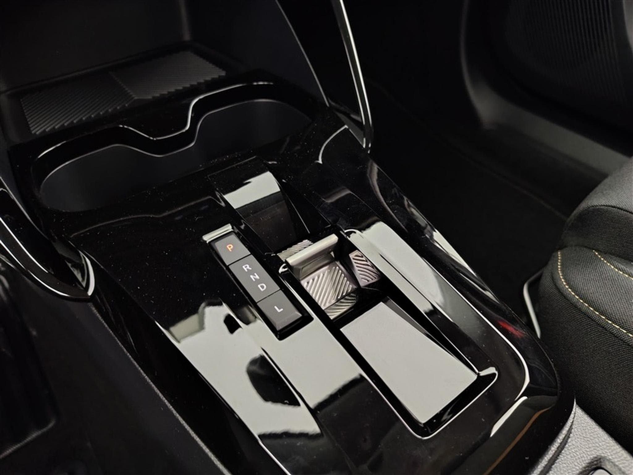 Citroën C3 Aircross 1.2 Hybrid 145Cv e-DCS6 Plus CARPLAY / CAMERA (2025) - Photo 12