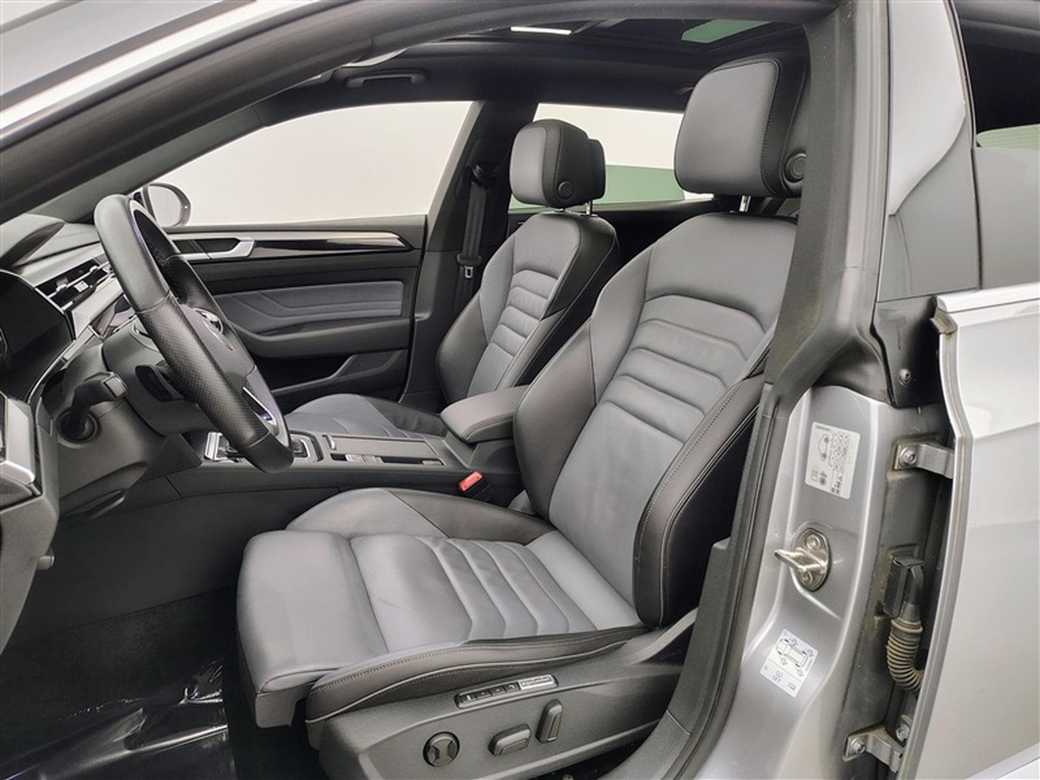 VW Arteon SB eHybrid 1.4 Elegance DSG (160 kW) CUIR/NAVI/TO PANO (2022) - Photo 7