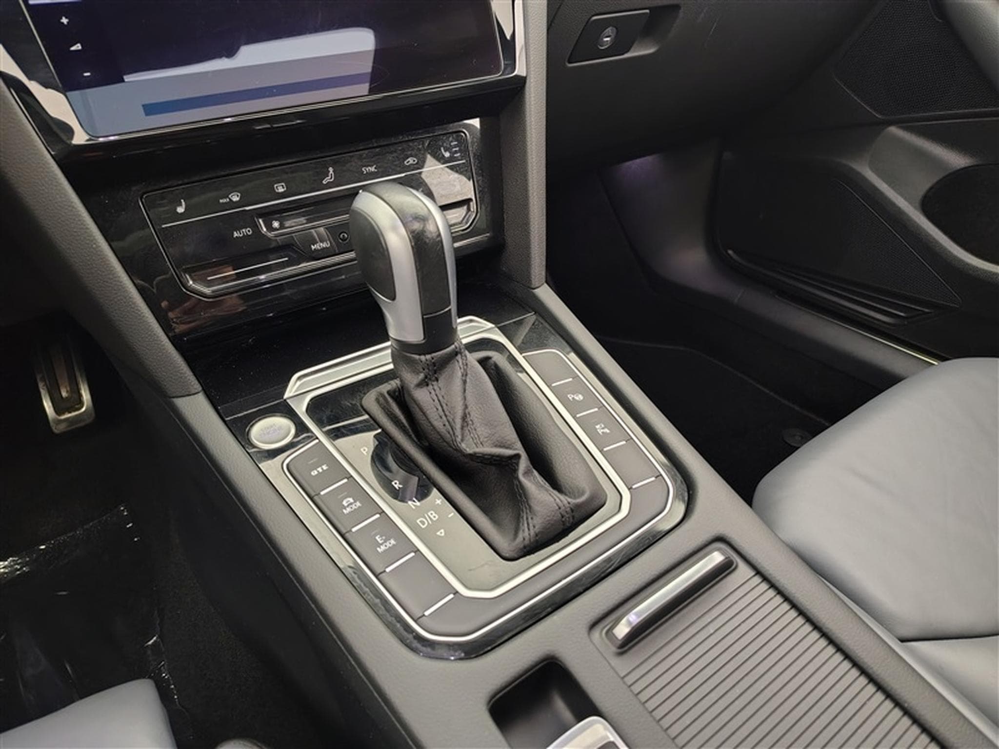 VW Arteon SB eHybrid 1.4 Elegance DSG (160 kW) CUIR/NAVI/TO PANO (2022) - Photo 12
