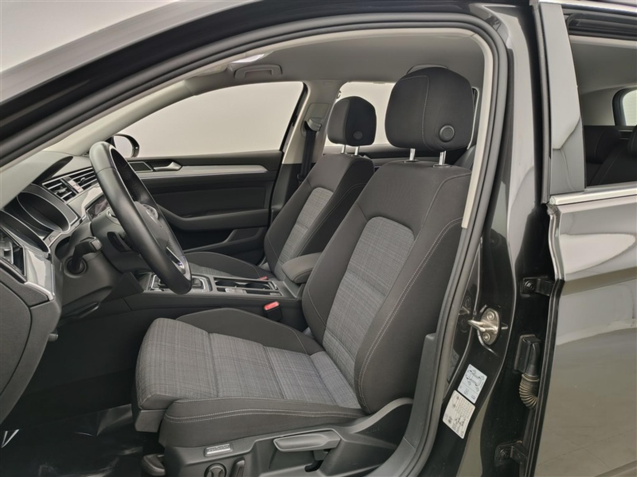 VW Passat 2.0 TDi Style DSG Navi / Led / PDC av+ar + Caméra (2021) - Photo 7