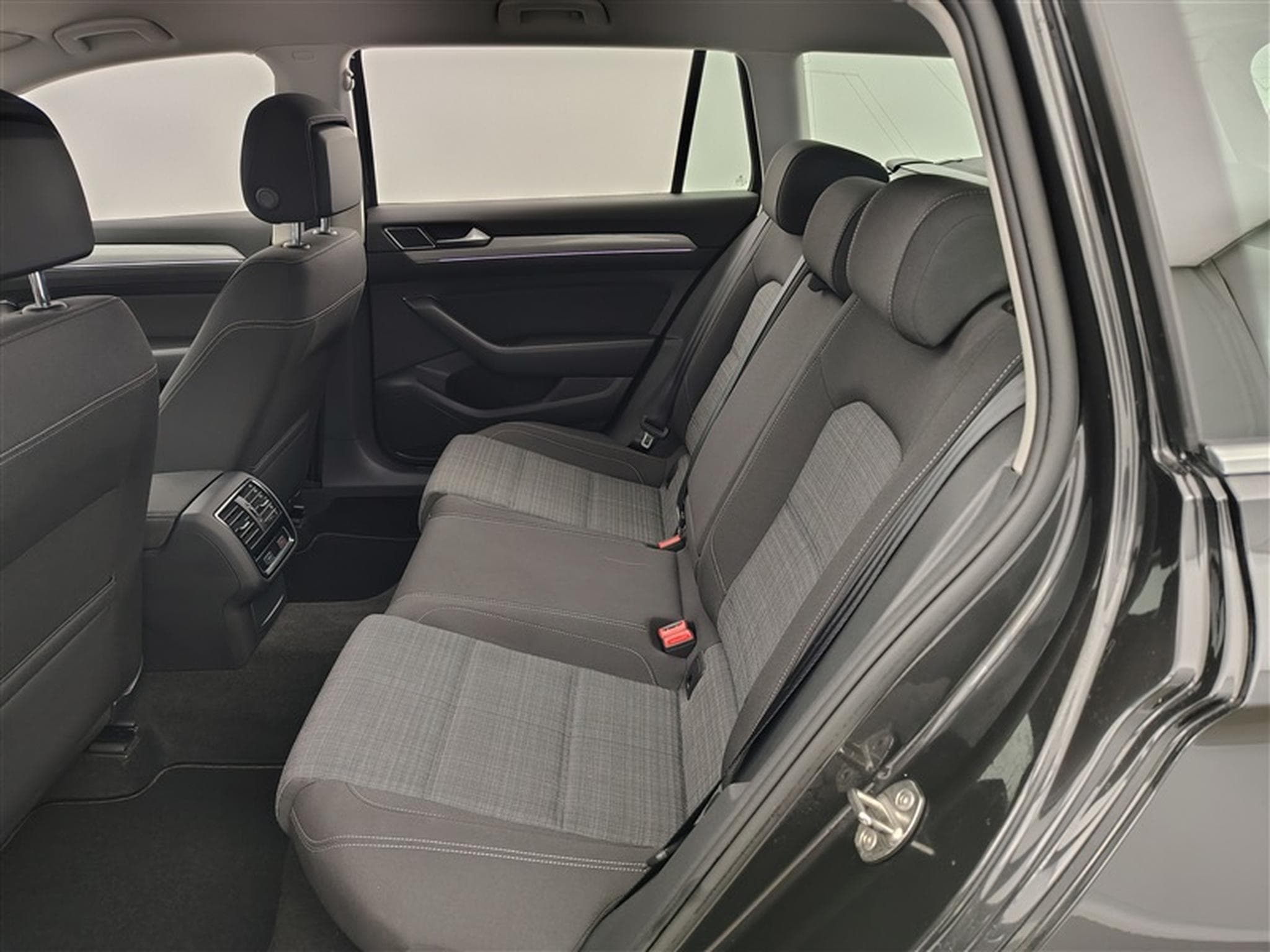 VW Passat 2.0 TDi Style DSG Navi / Led / PDC av+ar + Caméra (2021) - Photo 13