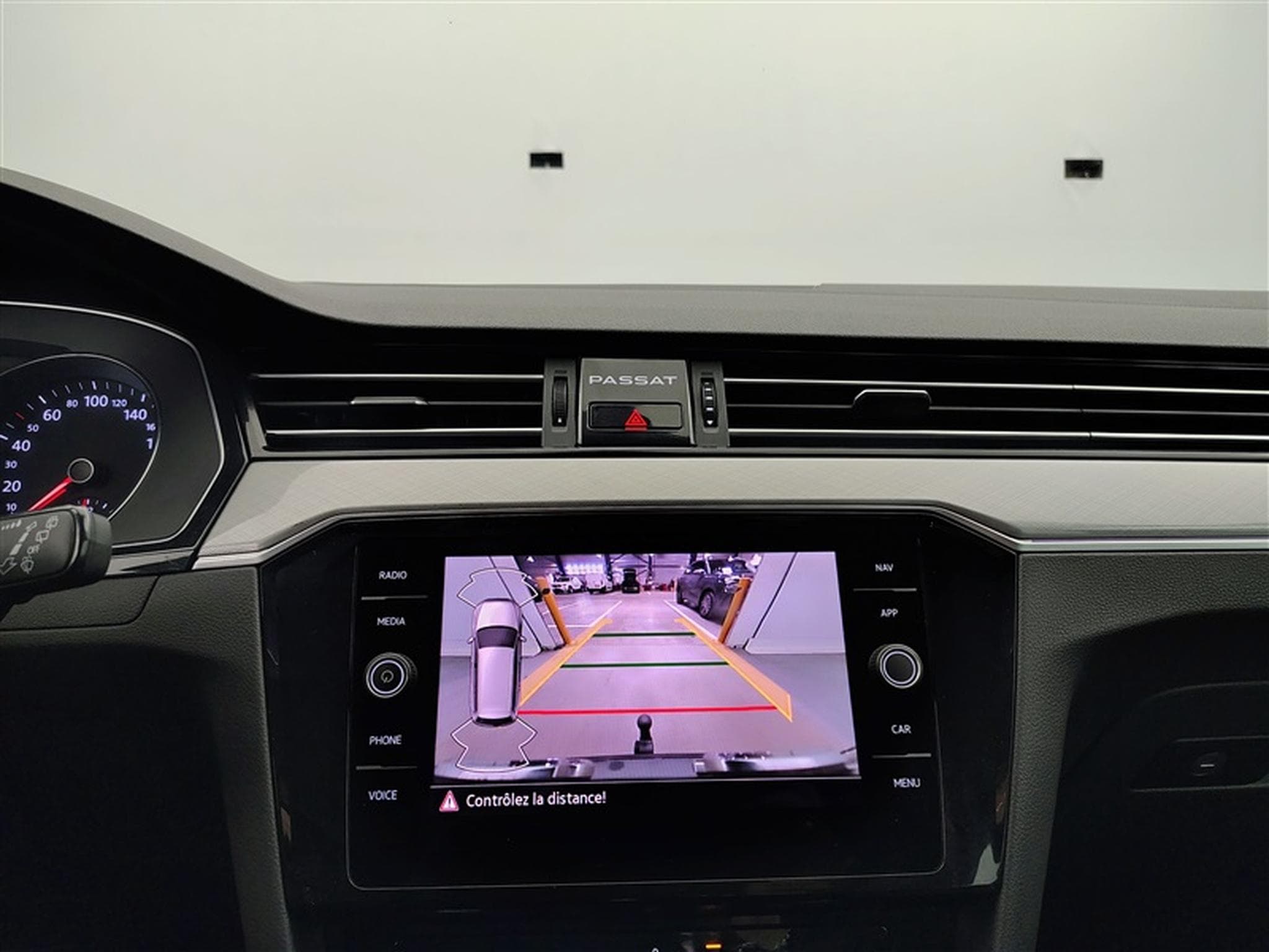 VW Passat 2.0 TDi Style DSG Navi / Led / PDC av+ar + Caméra (2021) - Photo 18